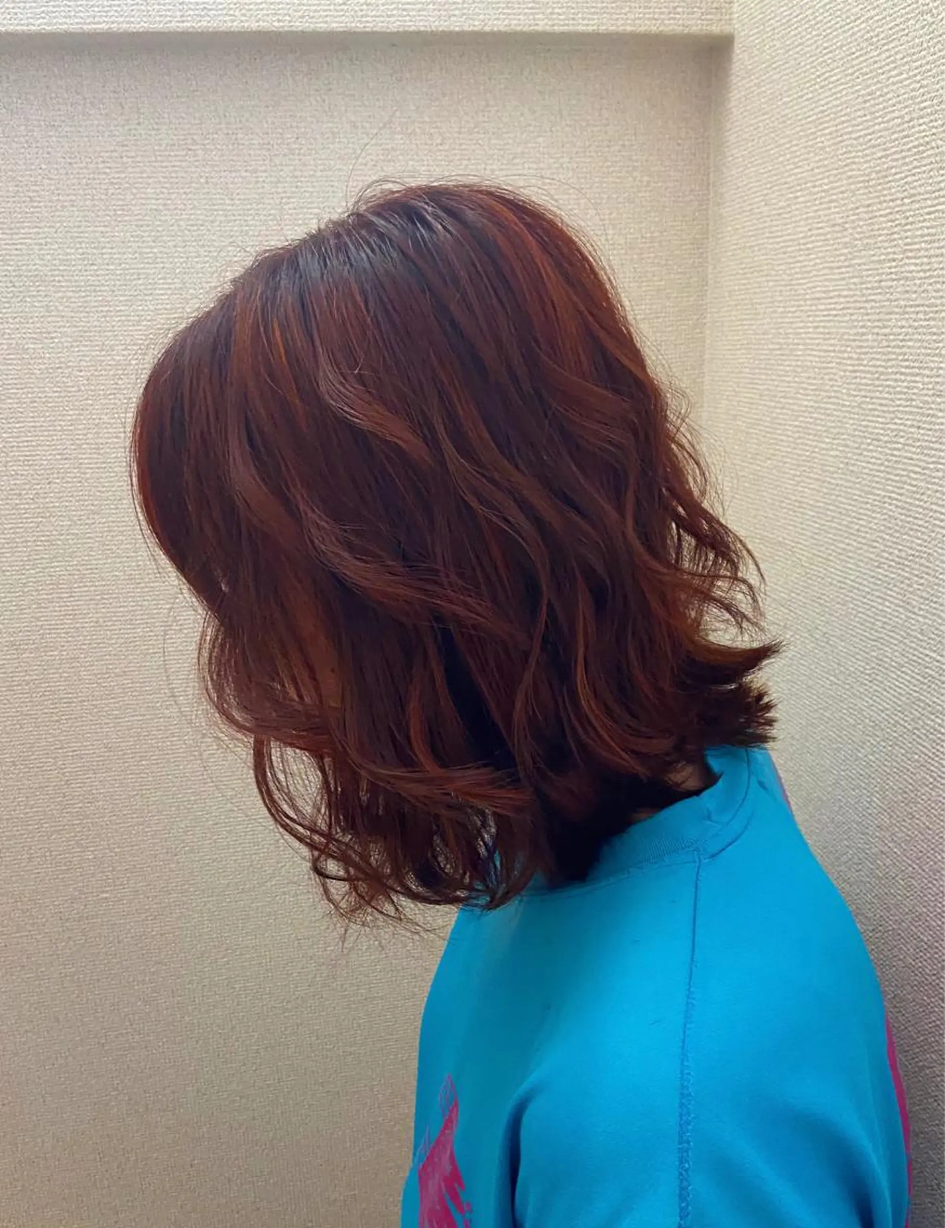 ミディアム 外ハネヘア 峯 志帆のヘアスタイル