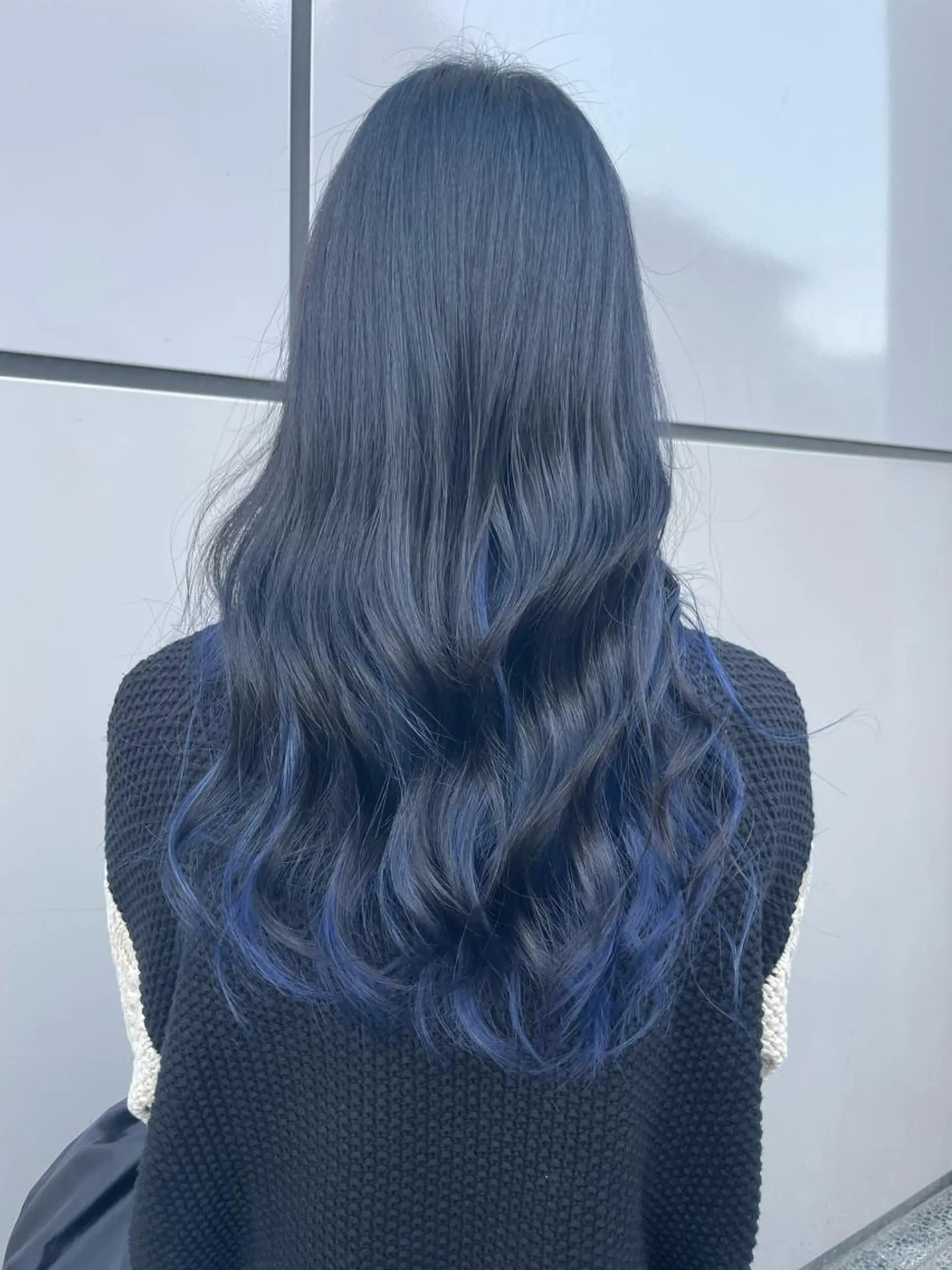 ロング カラー ブリーチ ブルーカラー 三上 涼帆のヘアスタイル