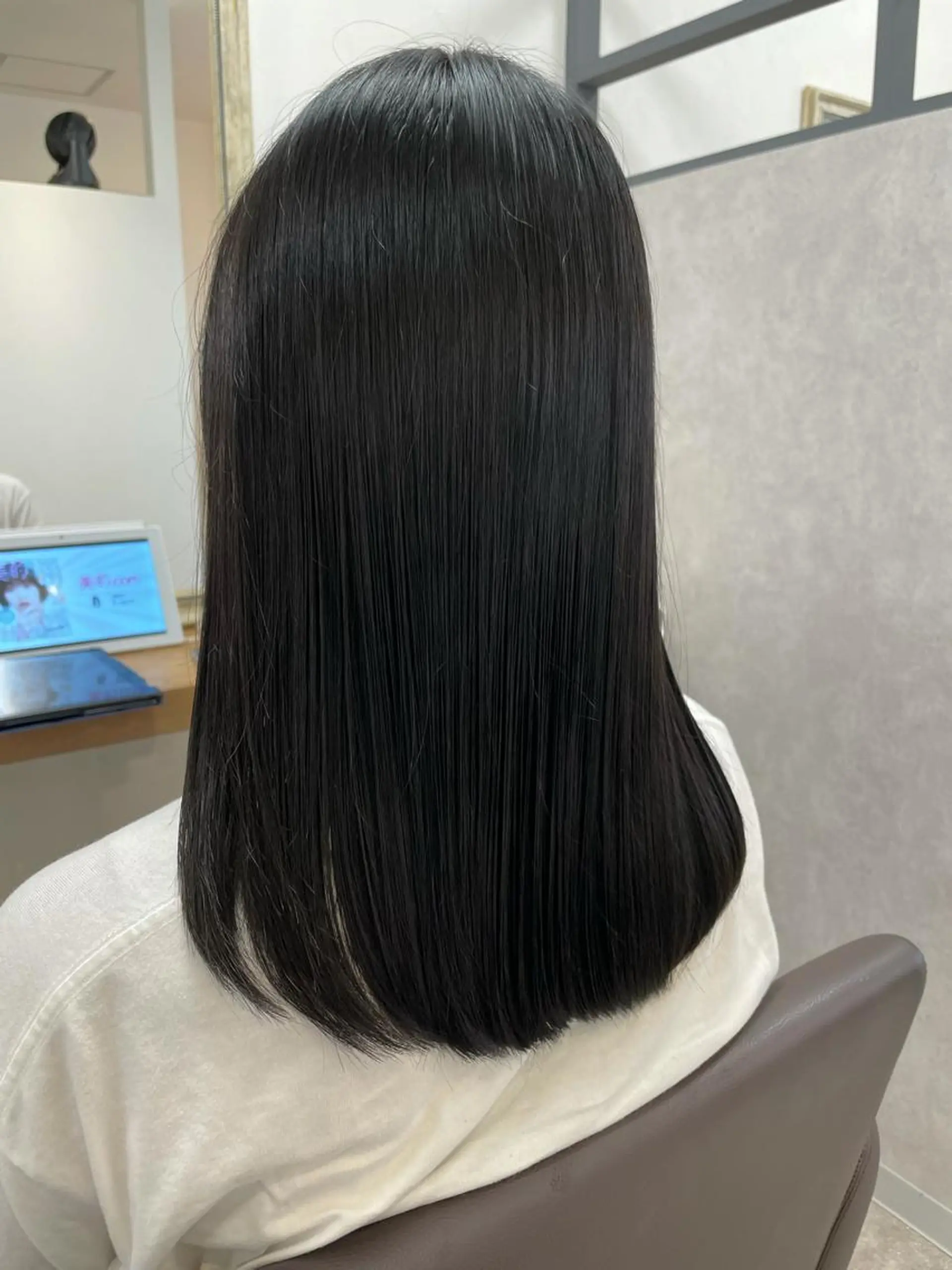 セミロング カット 縮毛矯正 トリートメント 髪質改善×METEO 店長 貞松直也のヘアスタイル