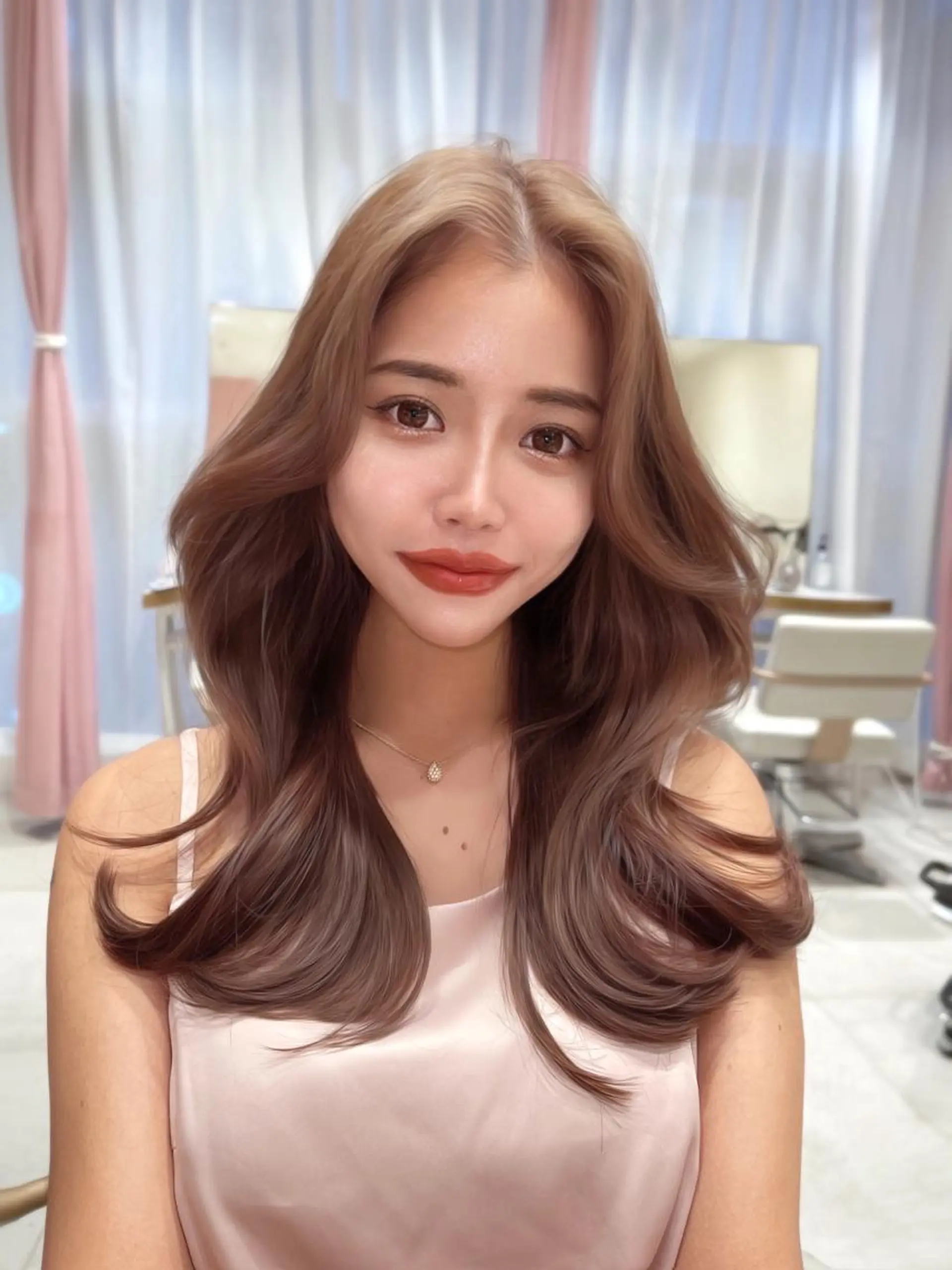 ミディアム レイヤーカット カット ヘアカラー トリートメント ボブパーマ ウルフパーマのヘアスタイル