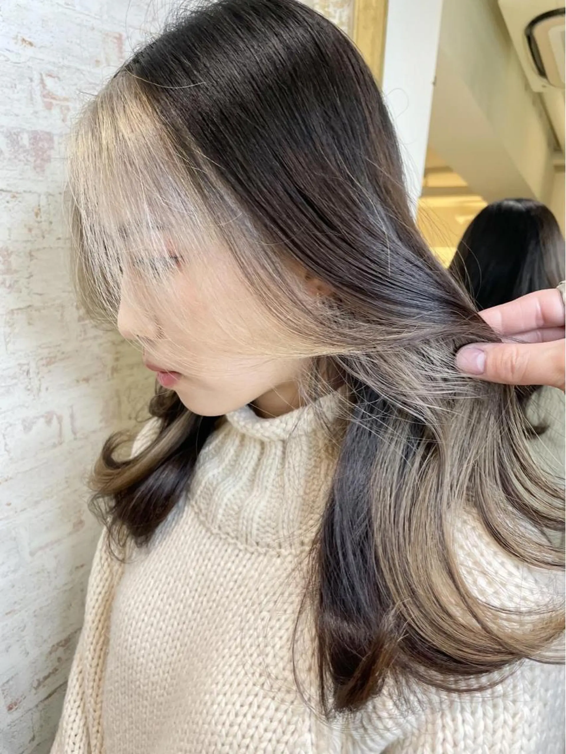 セミロング カラー ミストバング ベージュカラー ブリーチ ブルーカラー ケアブリーチ ヘアカラー トリートメント matiz マティス 表参道所属・💙アンブレラカラー 髪質改善 丸尾】のヘアスタイル