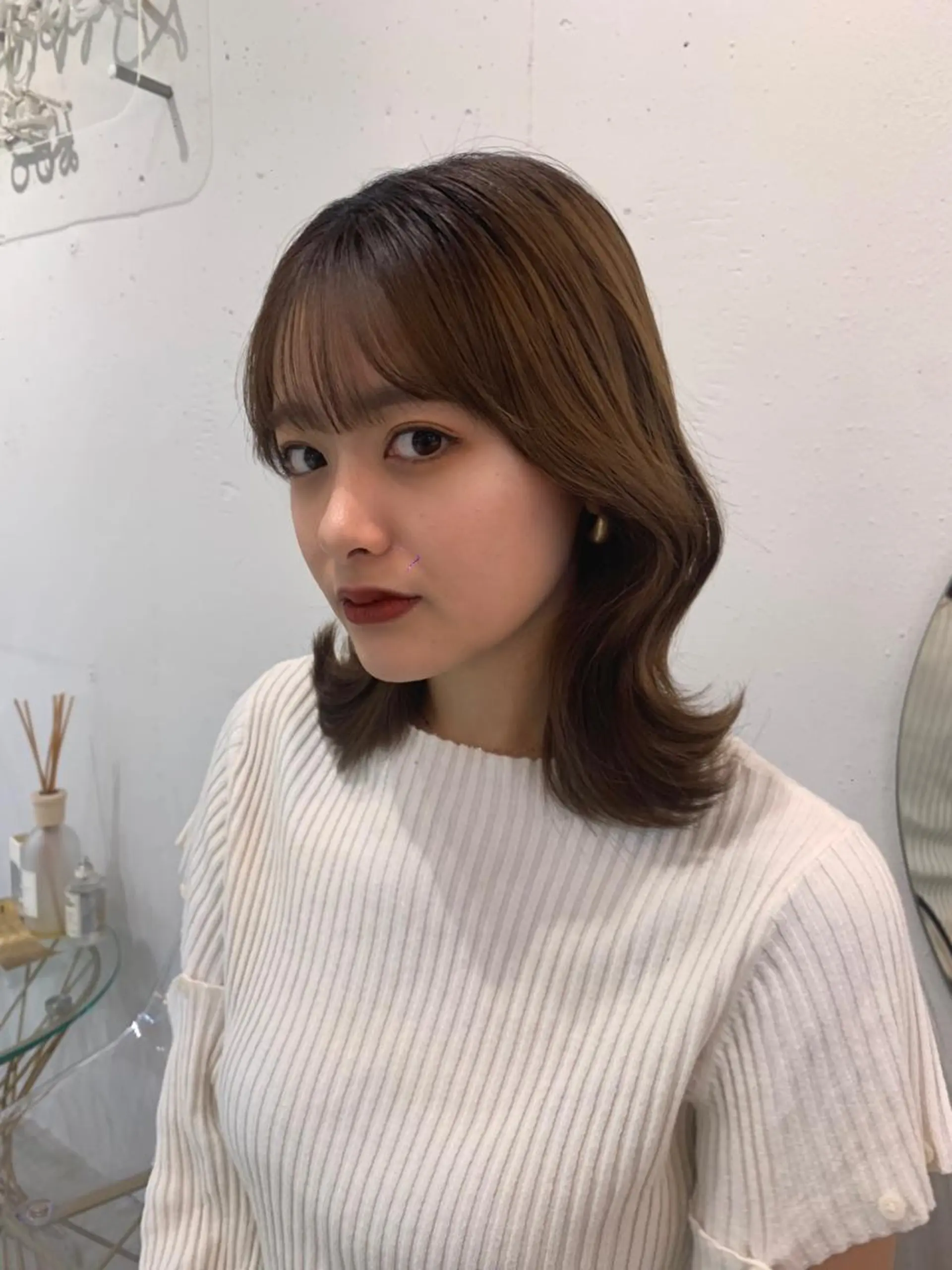 ミディアム カット ヘアカラー トリートメント ヘッドスパ ヘアセット 韓国レイヤー/透明感 カラー/髪質改善角所のヘアスタイル