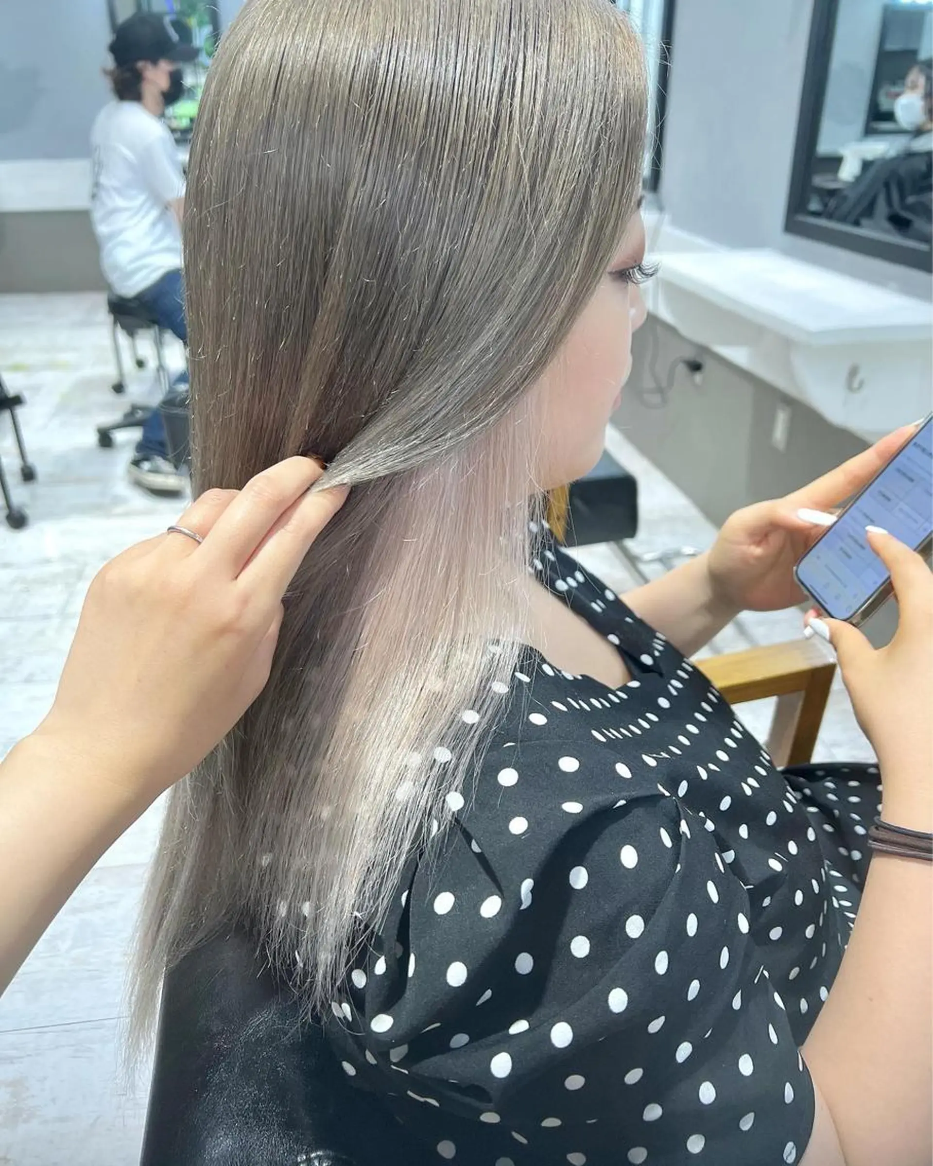 セミロング カラー GiseL アンリのヘアスタイル