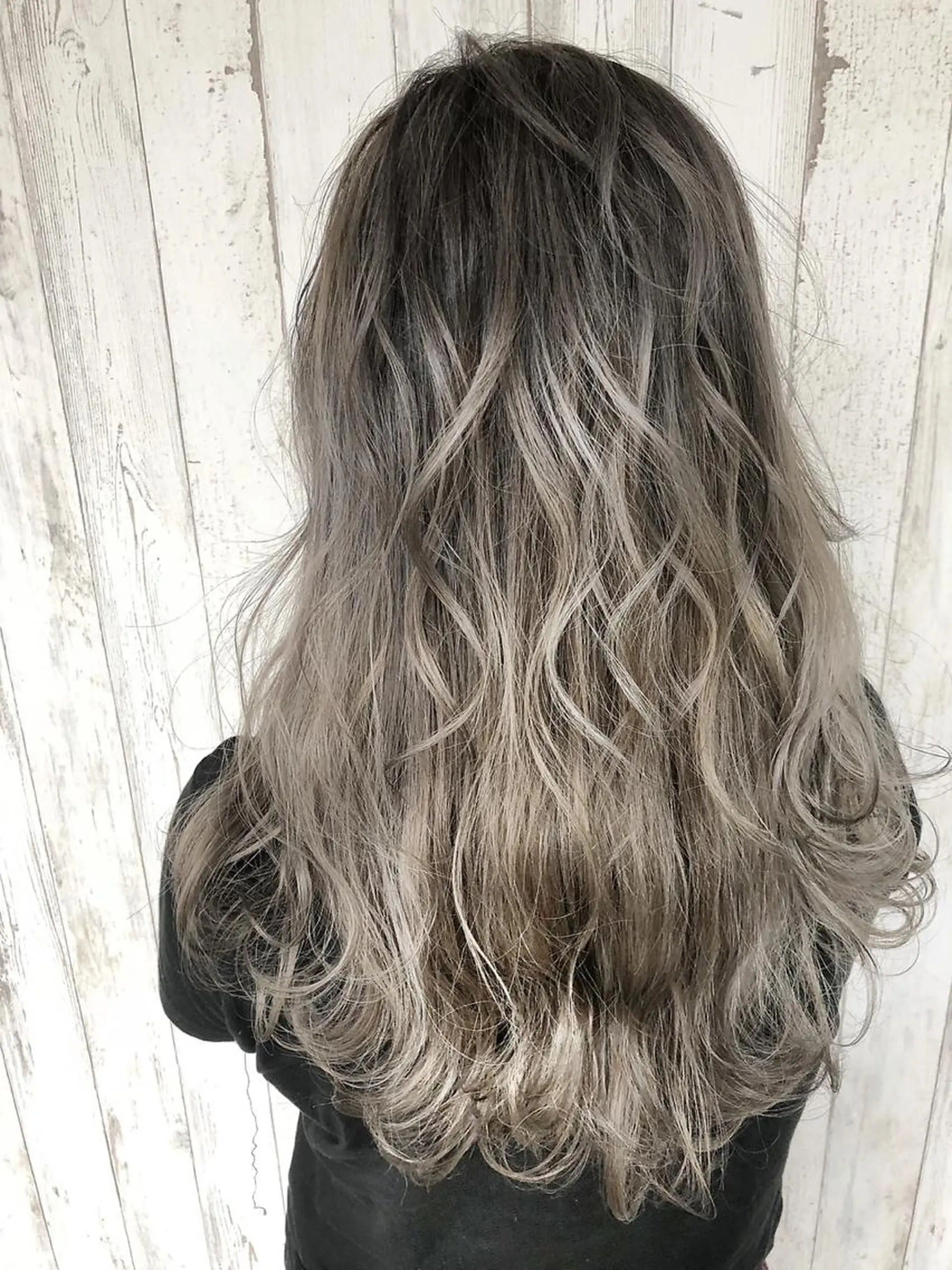 ロング カラー バレイヤージュ ハイライトカラー ハイライト レイヤーカット HAIR&MAKE.sia所属・心斎橋ボブ 好原良真のヘアスタイル