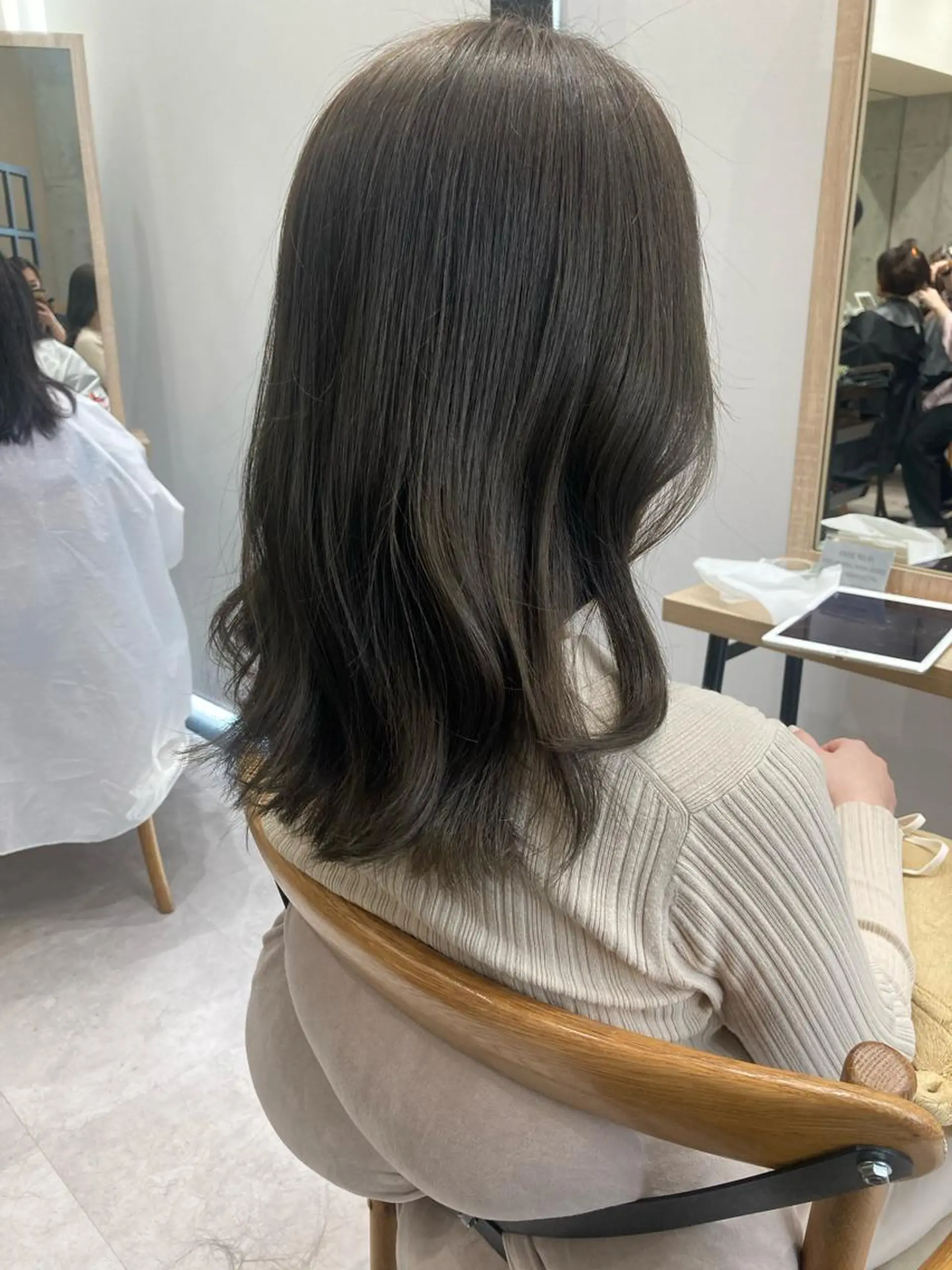 セミロング ヘアカラー トリートメント ✨色持ちの良い艶 カラー✨蟹江真世のヘアスタイル