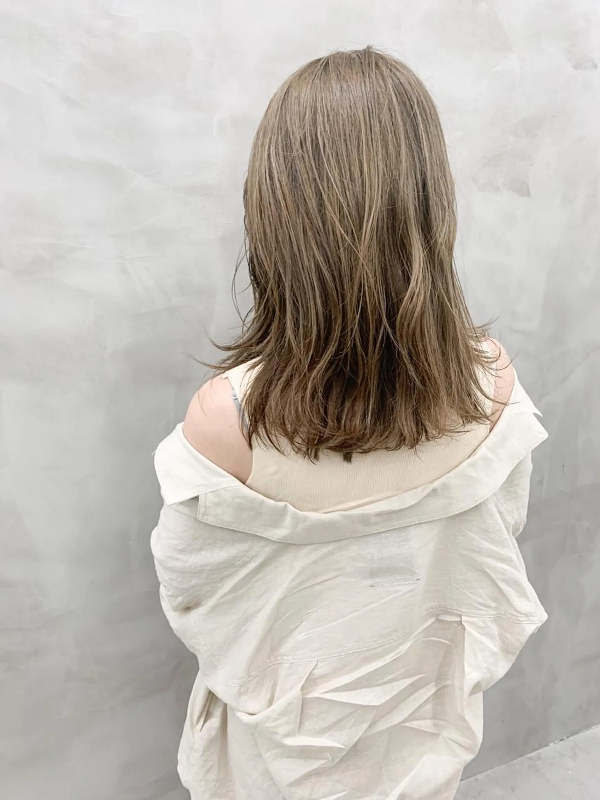 カラー ベージュカラー ブリーチ ダブルカラー グレージュ イルミナカラー SEED&beauty byFLAT所属・ヘッドスパ (女性限定)🍋モエのヘアスタイル