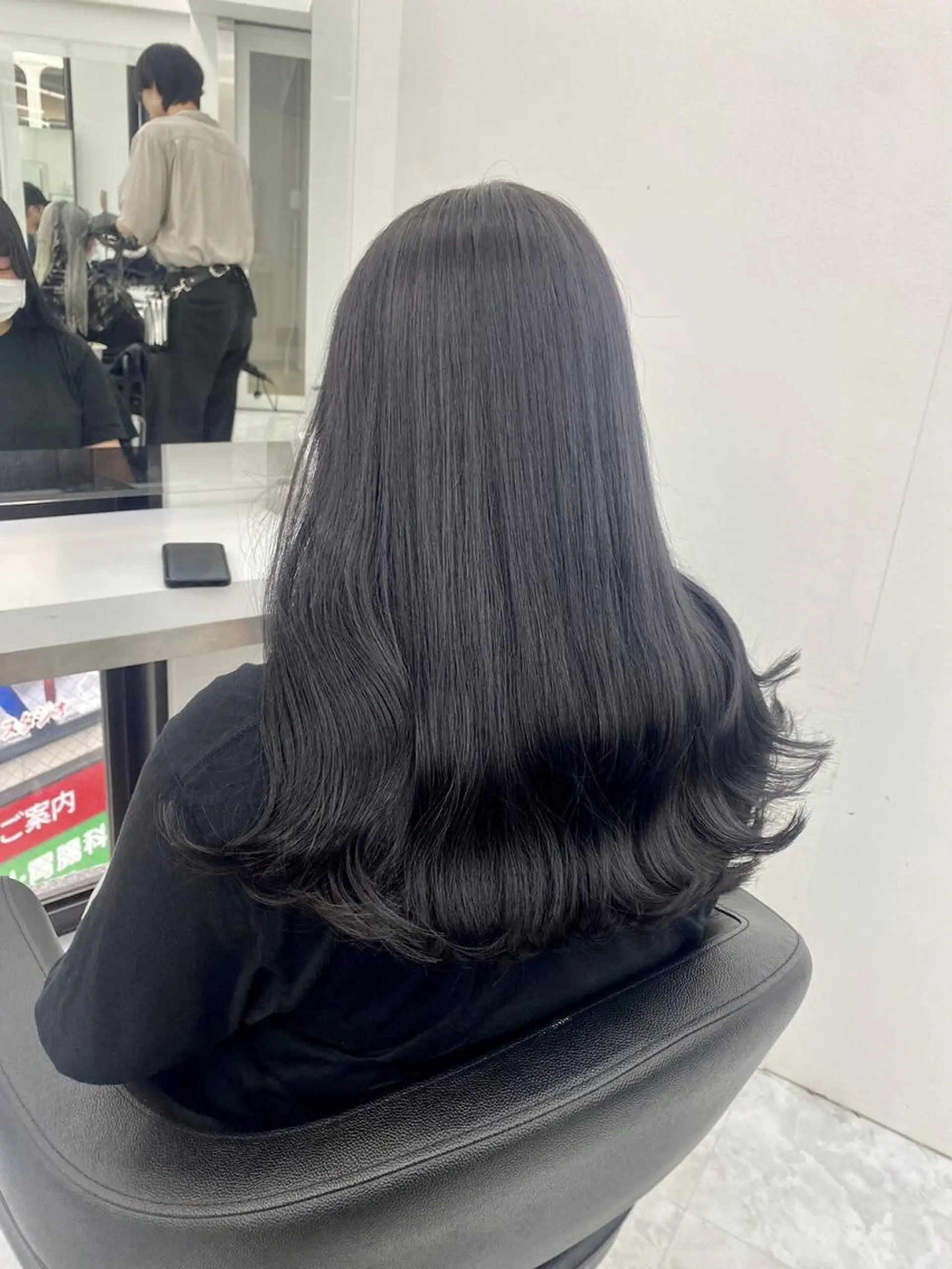 カラー ヘアカラー トリートメント 色落ち綺麗🇰🇷 透明感ブルーブラックのヘアスタイル