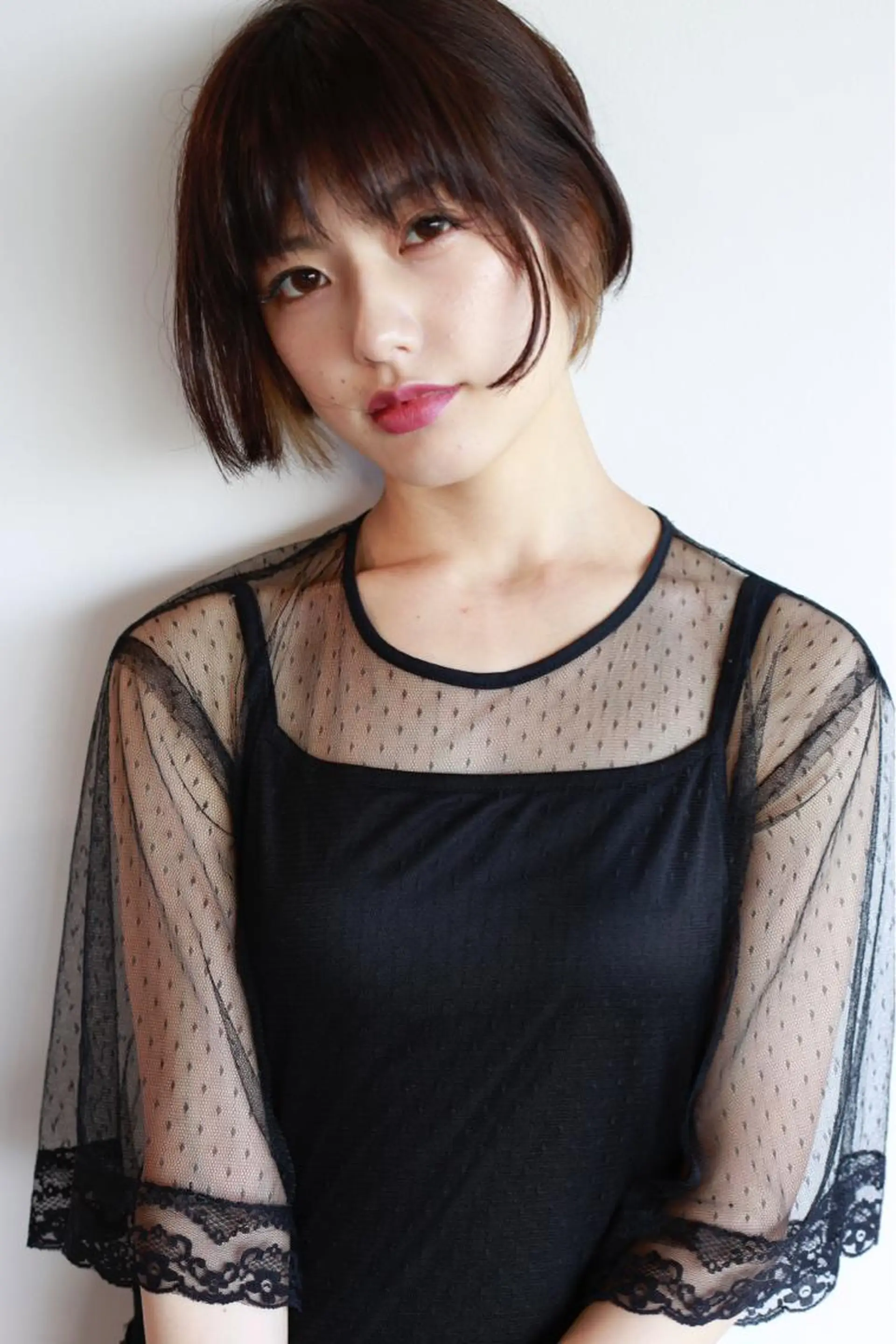 ショート 前下がりボブ ボブ ハイトーン/レイヤー /ケアブリーチ石川治のヘアスタイル