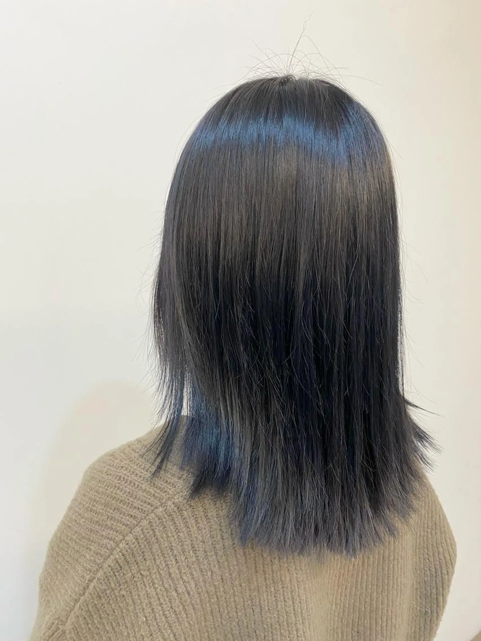 ミディアム カラー 黒髪 ブルーカラー ブルーブラック garage.所属・吉田 慎冴のヘアスタイル