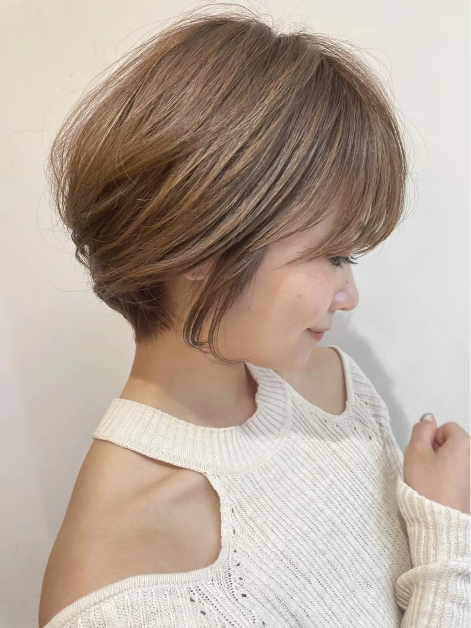 ショート カラー ブリーチ イヤリングカラー インナーカラー くせ毛 似合わせカット ショート・ボブ💫 シブヤトモヒロのヘアスタイル