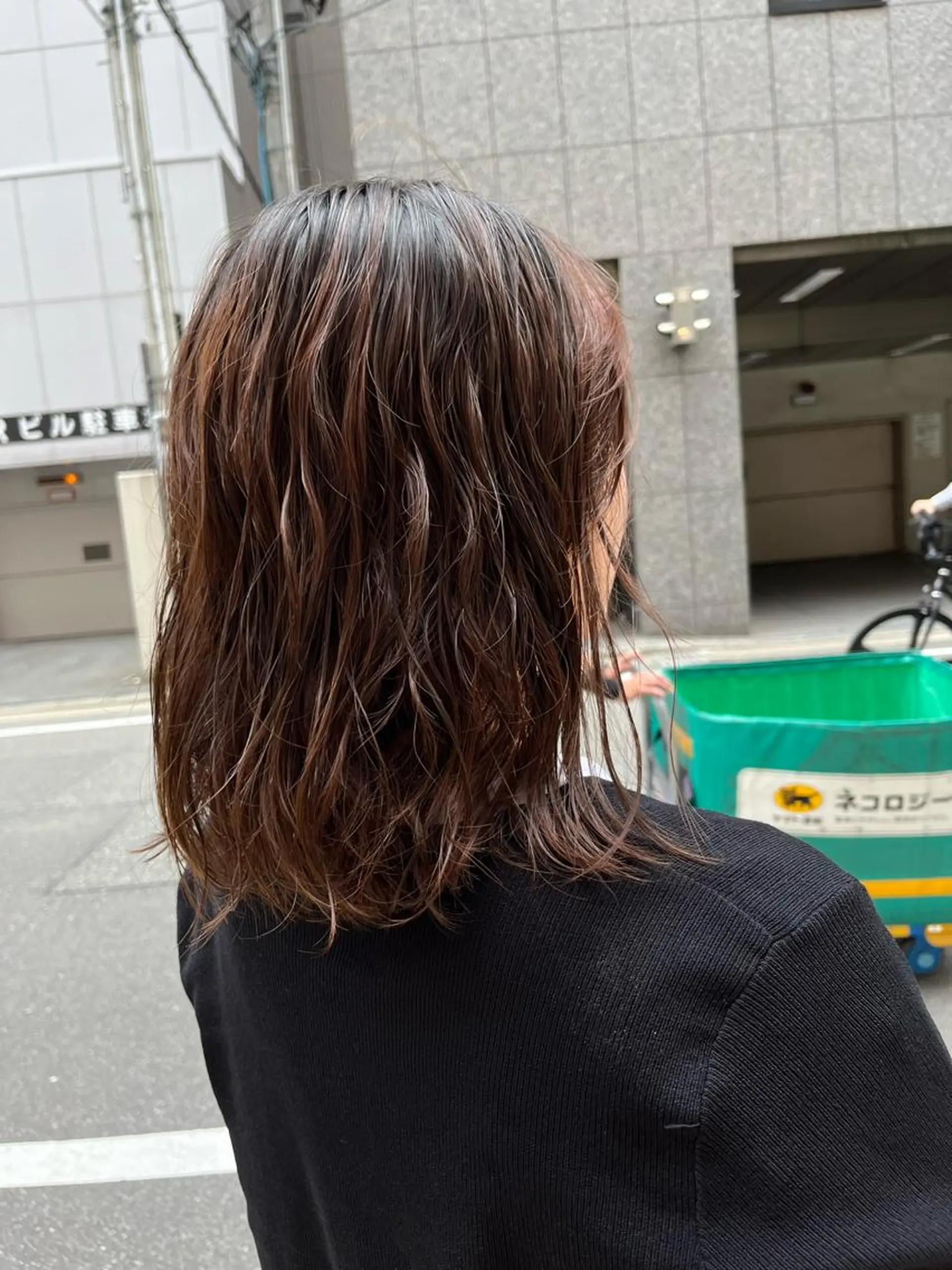 パーマ こまつばらみお/レイ ヤー/ダブルカラーのヘアスタイル