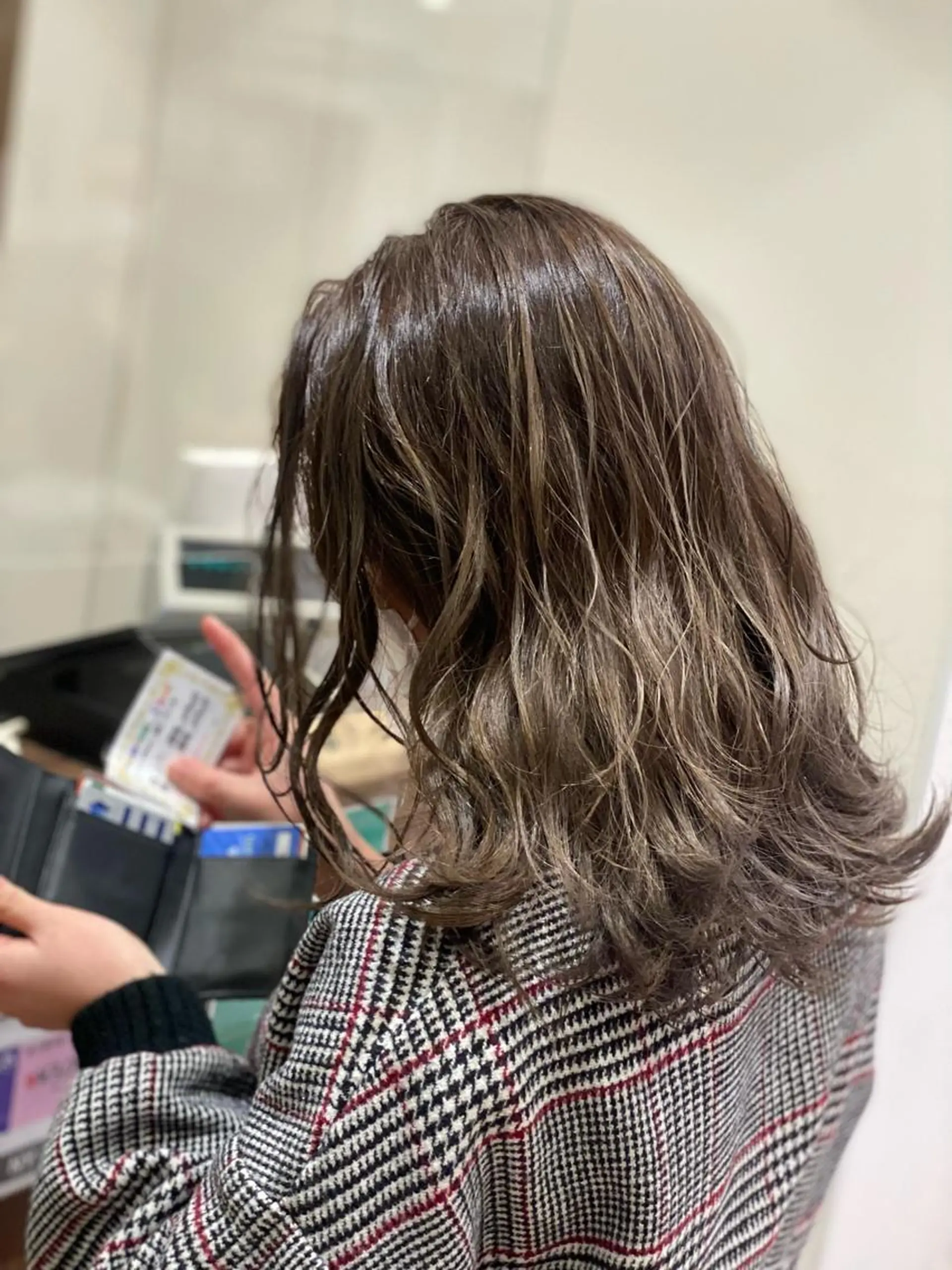 セミロング カラー バレイヤージュ ブリーチ シルバー レイヤーカット 💎大人ハイライト 💎上杉一也💎のヘアスタイル