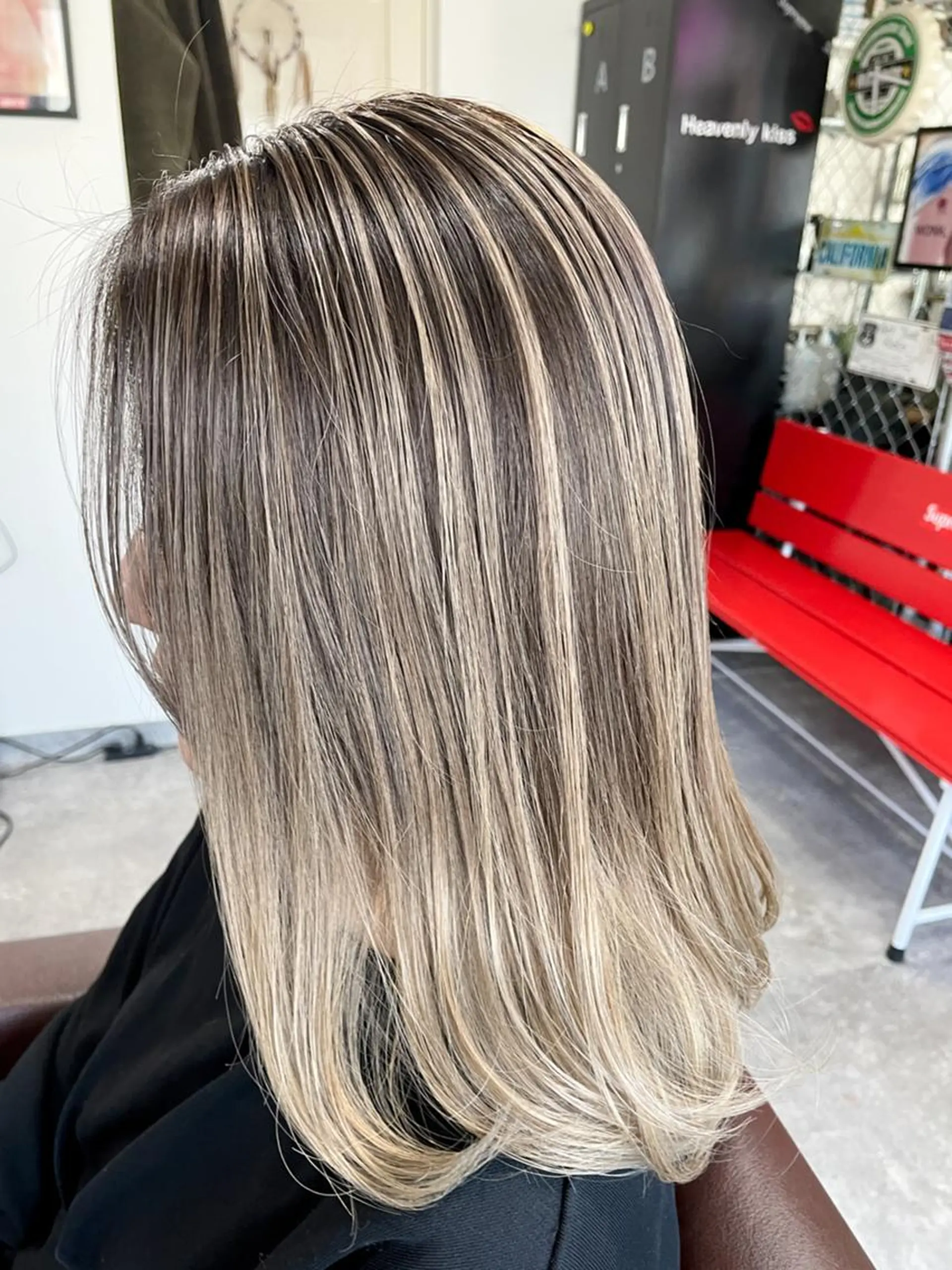ミディアム カラー バレイヤージュ レイヤーカット ヘアカラー トリートメント WONK. ウォンク 心斎橋のヘアスタイル
