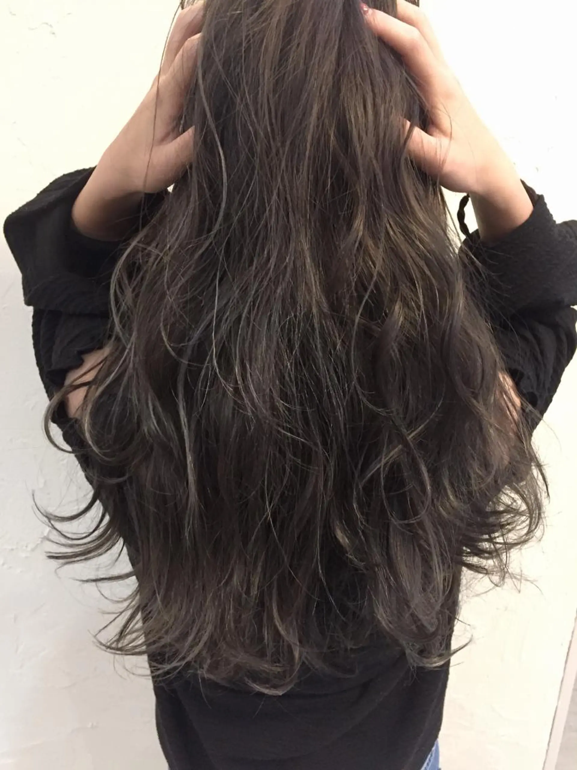 ロング カラー 韓国レイヤー外国人風 透明感カラー髪質改善のヘアスタイル