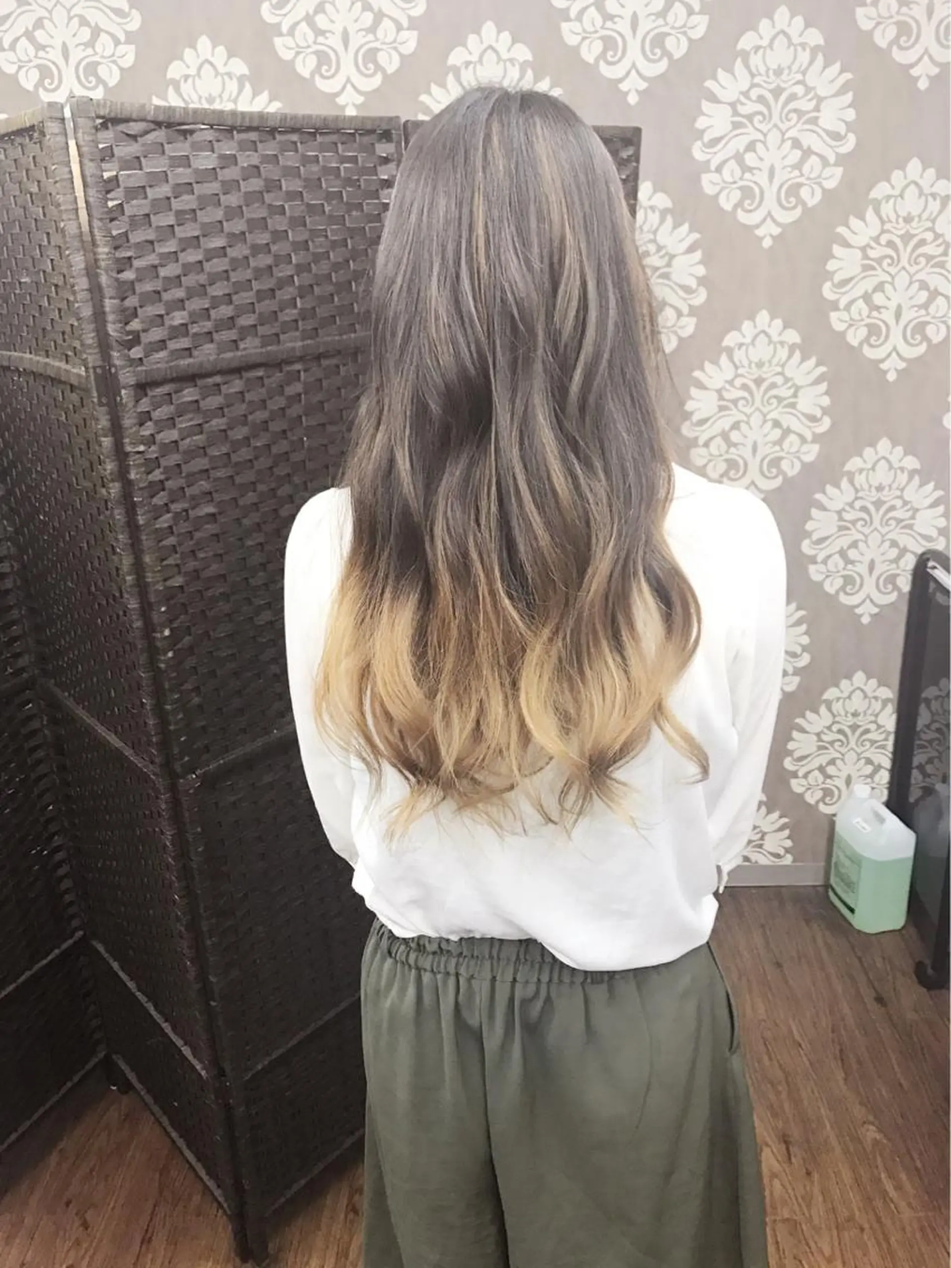 ロング カラー グラデーションカラー ハイライトカラー ハイライト ヤナ マネージャーのヘアスタイル