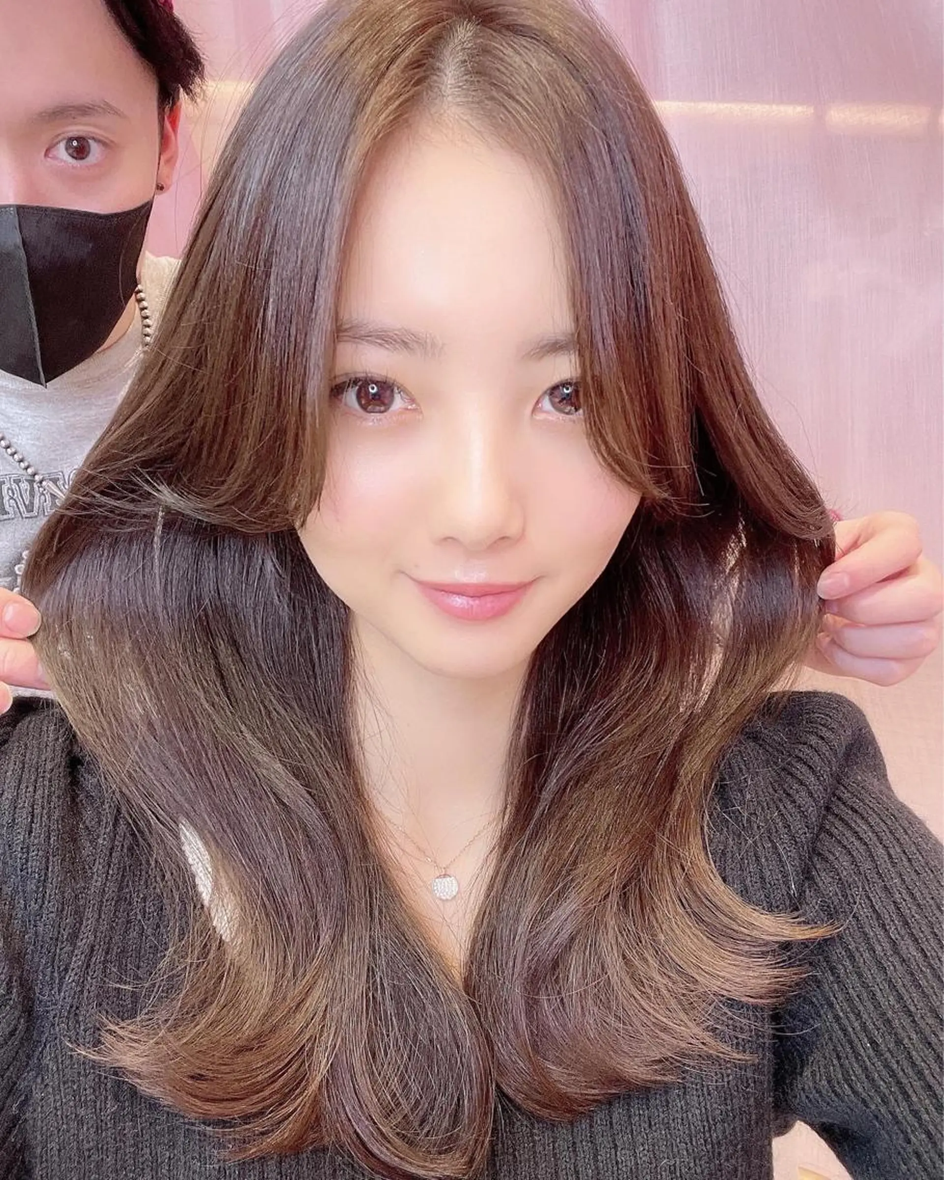 セミロング くびれヘア 顔まわりレイヤー かきあげバング ヨシンモリ 韓国風ヘア カット ヘアカラー トリートメント ボブパーマ ウルフパーマのヘアスタイル