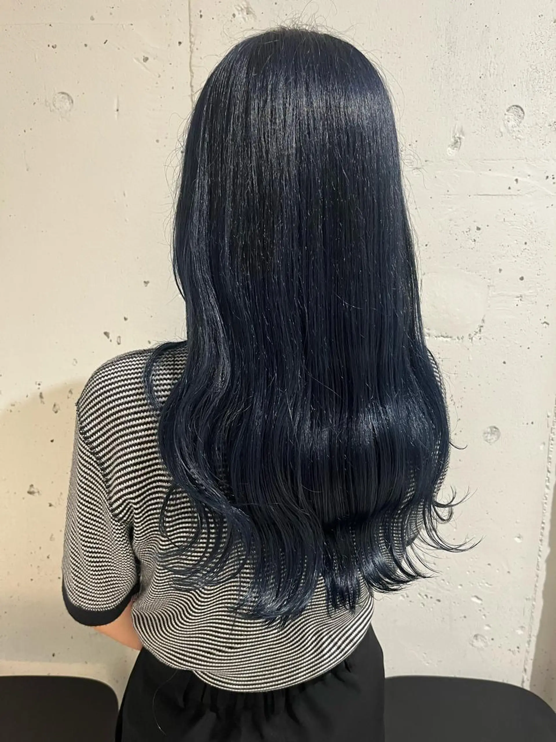 ロング カラー ブルーカラー ブルージュ 透明感カラー 韓国風カラー ネイビーカラー カット ヘアカラー トリートメント ヘッドスパ ヘアセット カジュアルを女っぽく 𝗮𝘆𝗮𝗰𝗼のヘアスタイル