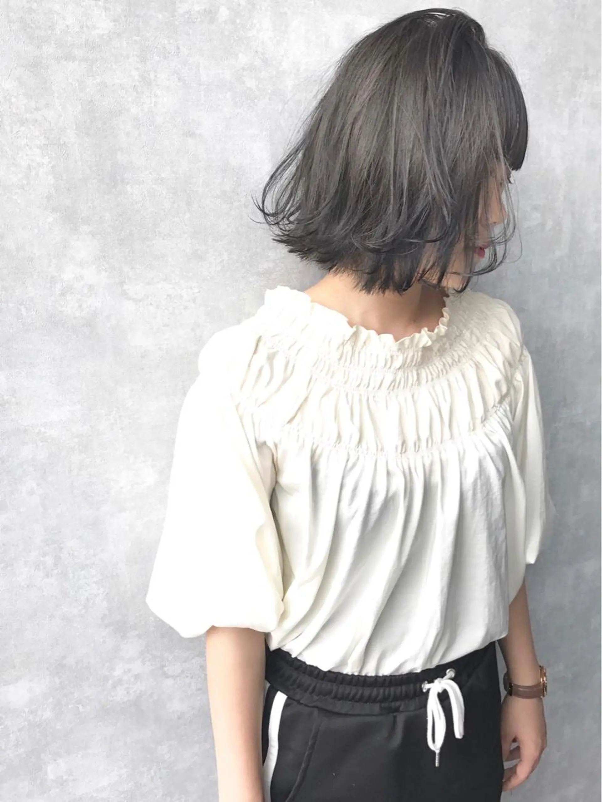 ショート カラー TOMOYAレイヤー ブリーチ縮毛矯正のヘアスタイル