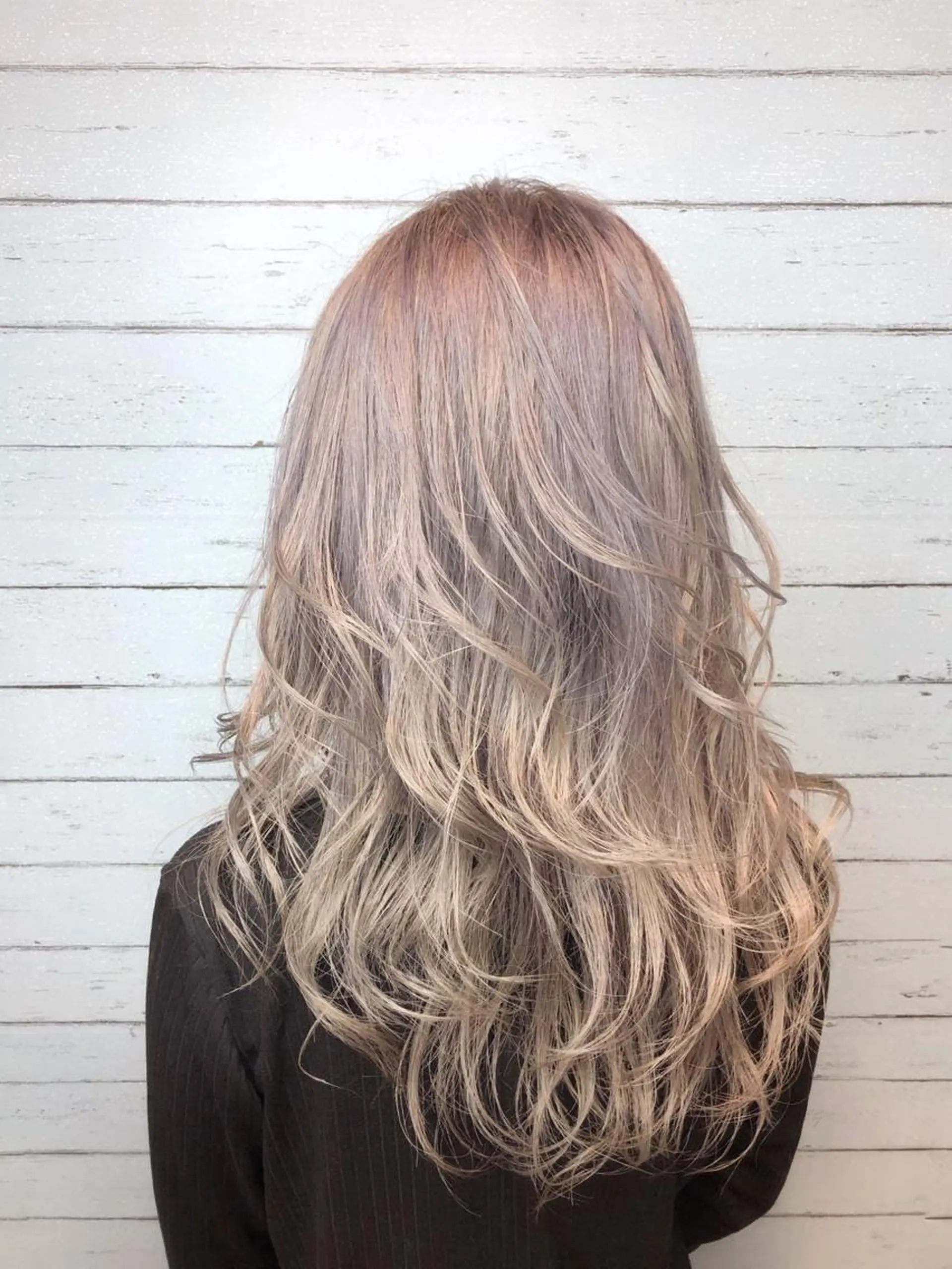 ミディアム シールエクステ エクステ ハイライト レイヤーカット ヘアカラー トリートメント LOCO Ko-kiのヘアスタイル
