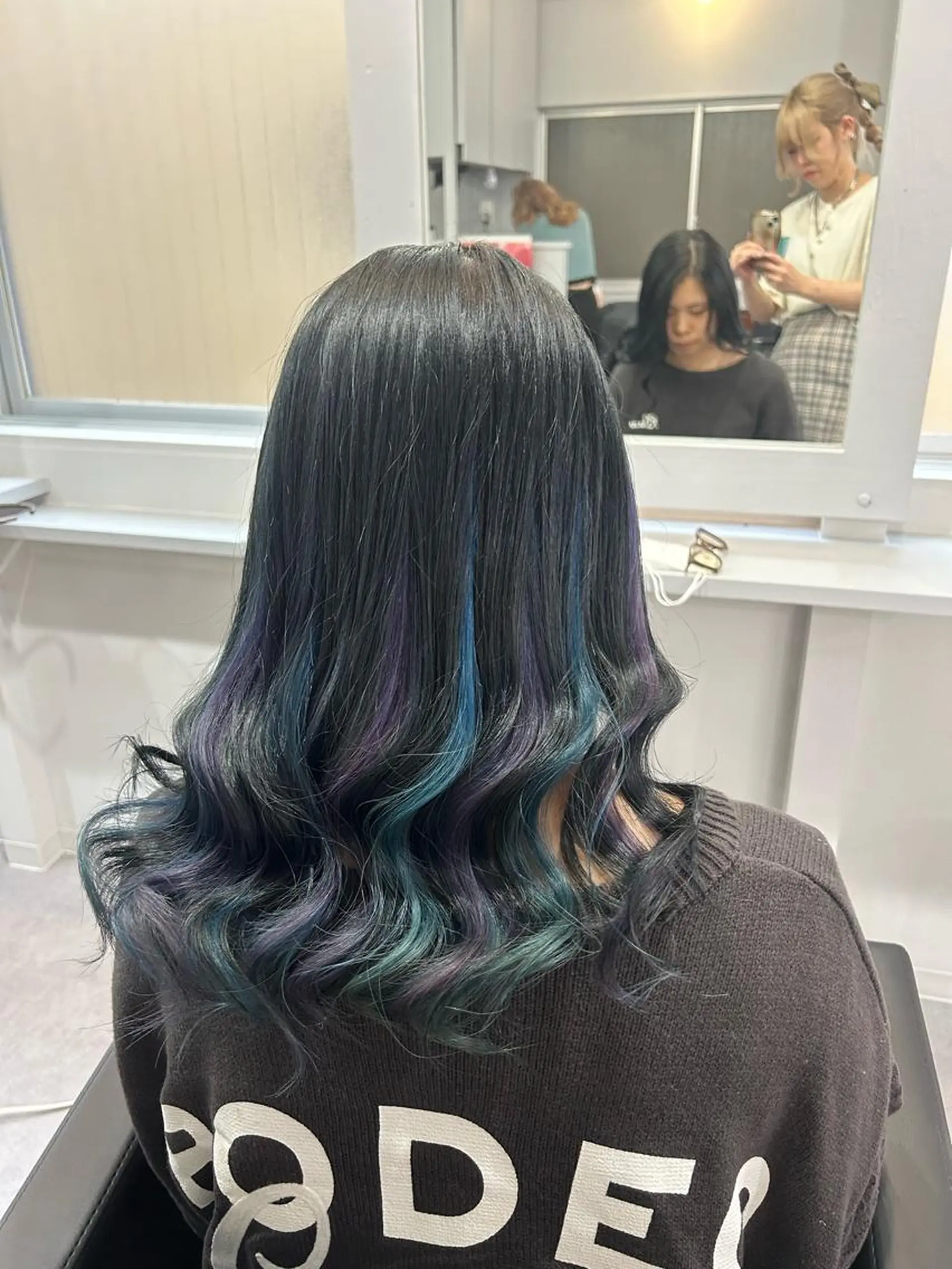 ミディアム カラー ヘアアレンジ メンズ メンズブリーチ メンズインナーカラー ミストバング ブリーチ ブルーカラー ヘアカラー Cielro【 シェイロ 】所属・Cielro/ダブル カラー/西田咲希のヘアスタイル