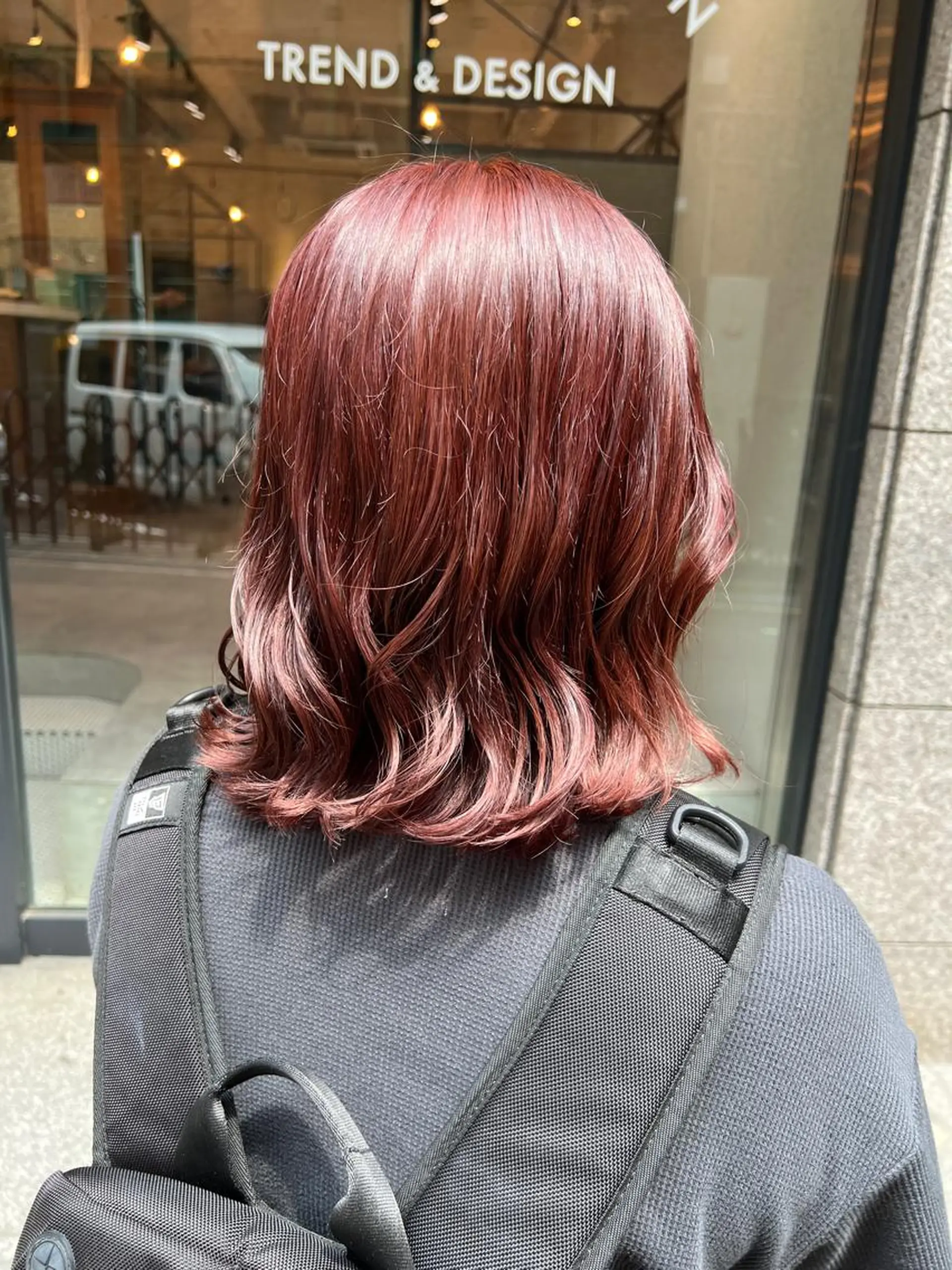 ミディアム カラー ブリーチ ピンクカラー カット ヘアカラー トリートメント ノイシキ サキのヘアスタイル