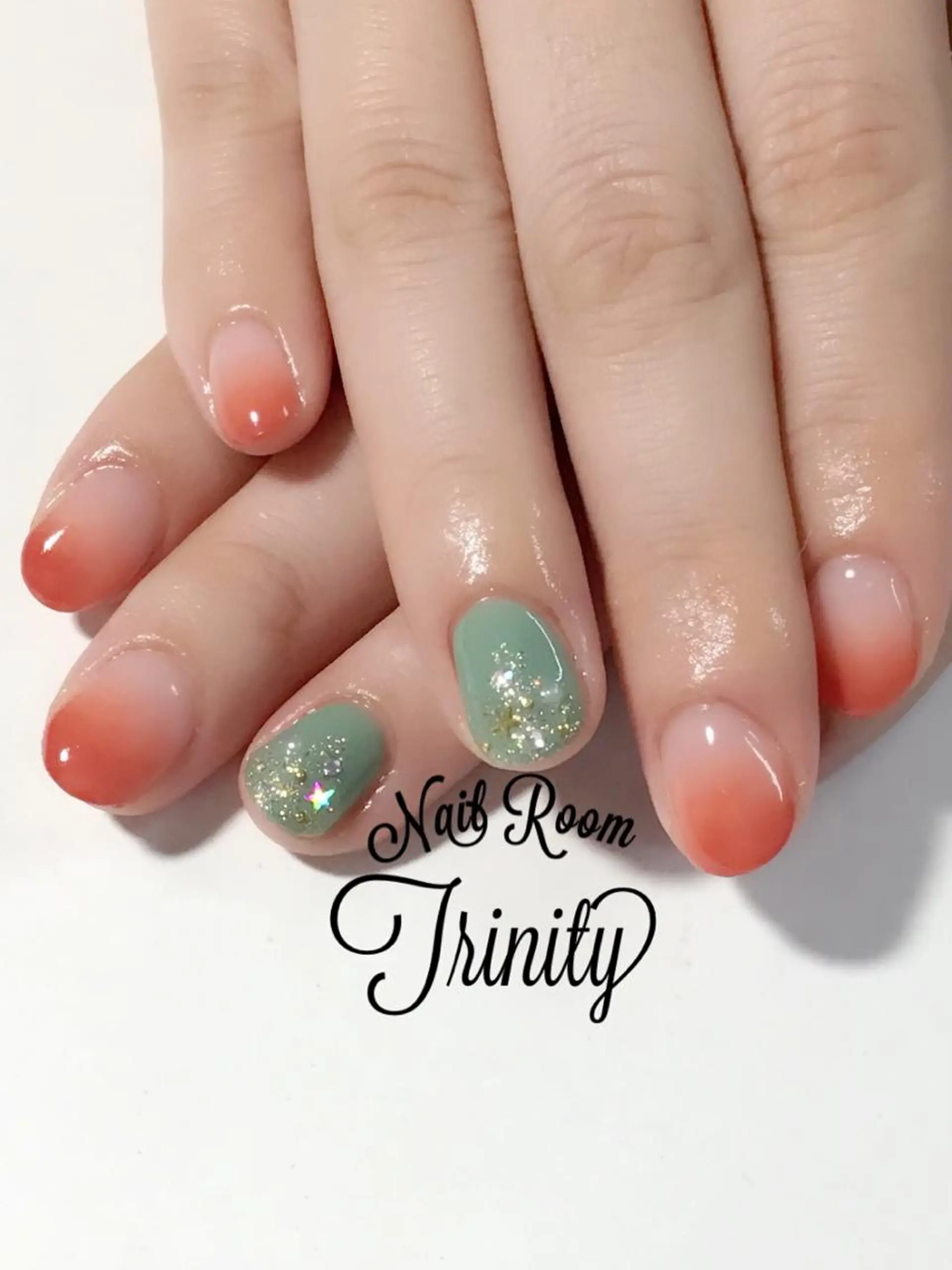 ネイル ハンドネイル Trinity ネイリストスタッフのネイルデザイン