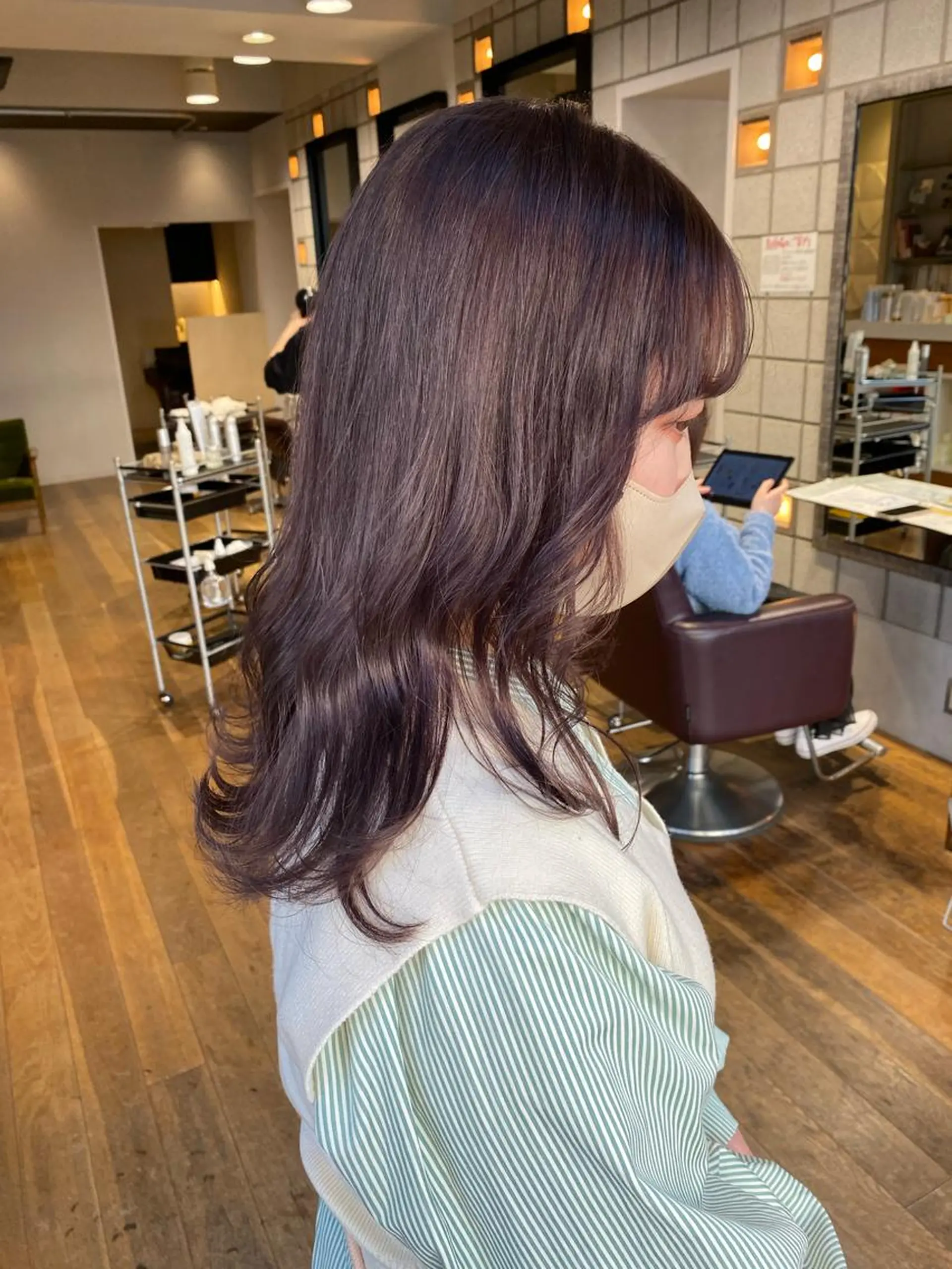 ロング ヘアカラー 塩澤 榛奈のヘアスタイル