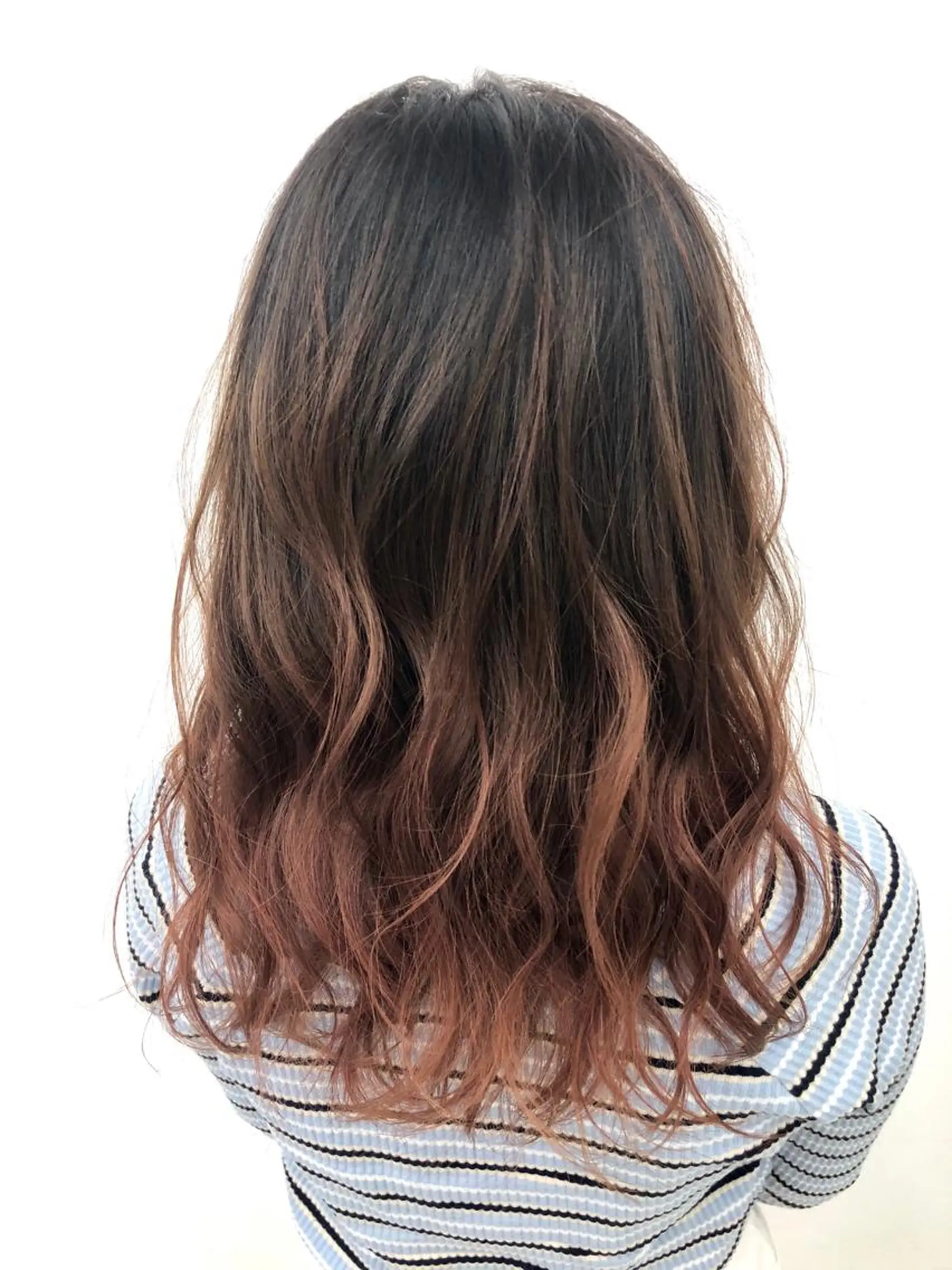 セミロング カラー バレイヤージュ グラデーションカラー ピンクカラー レイヤーカット 岩崎 裕司のヘアスタイル