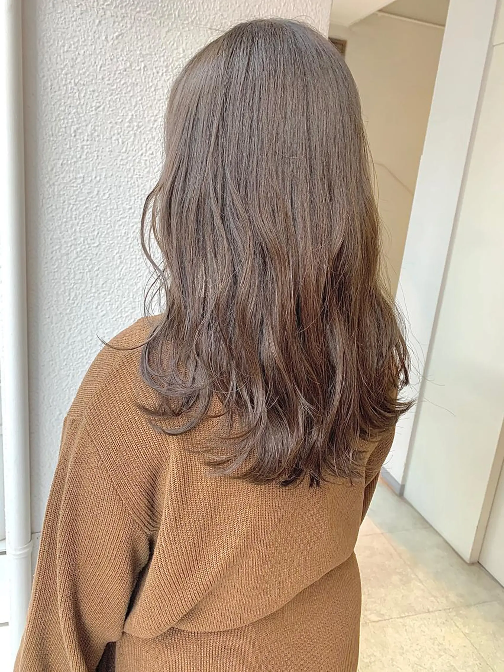 ロング カラー 小泉 葵のヘアスタイル