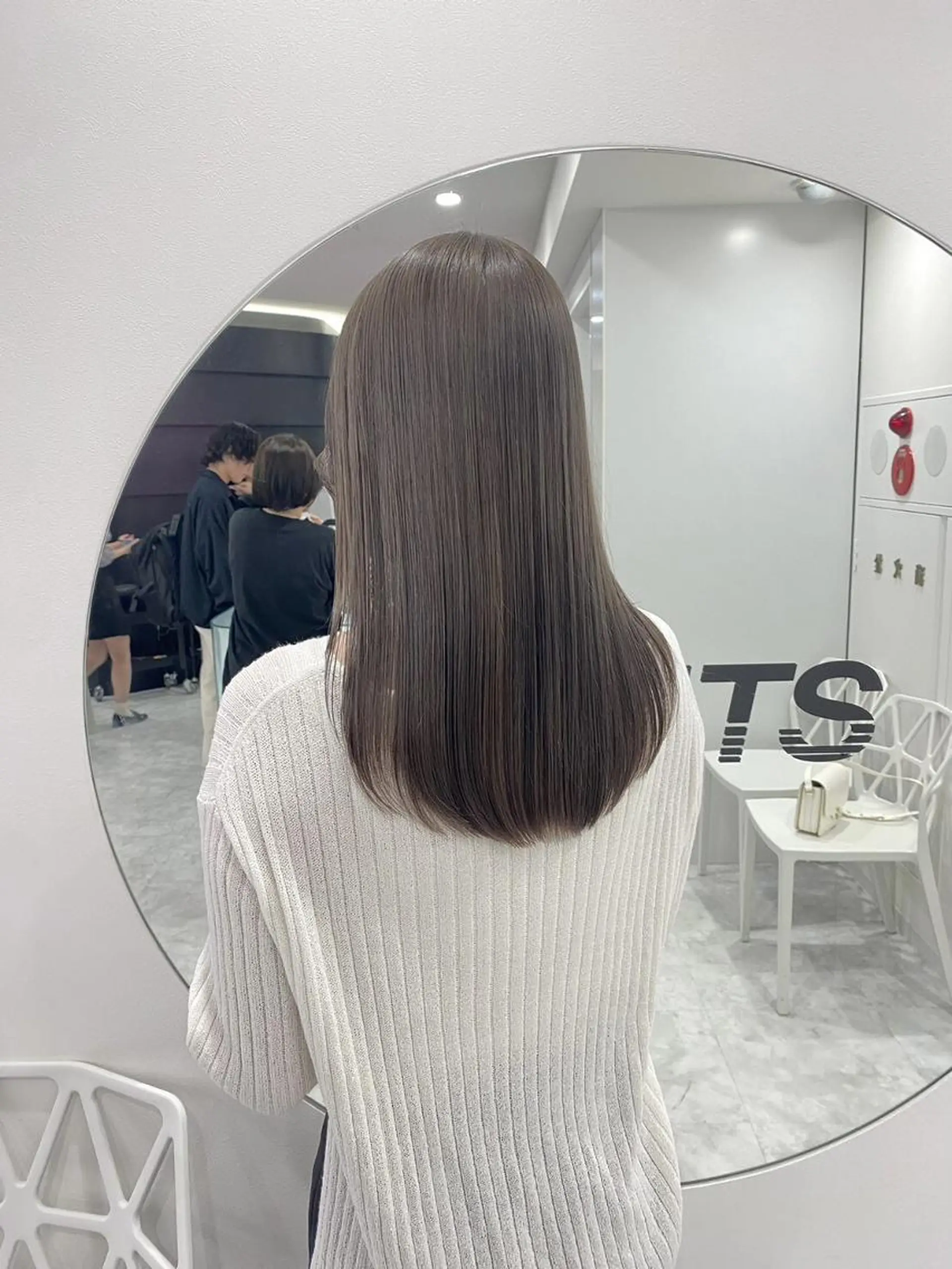 カラー 韓国風寒色/レイヤー 🩶横浜THREEのヘアスタイル