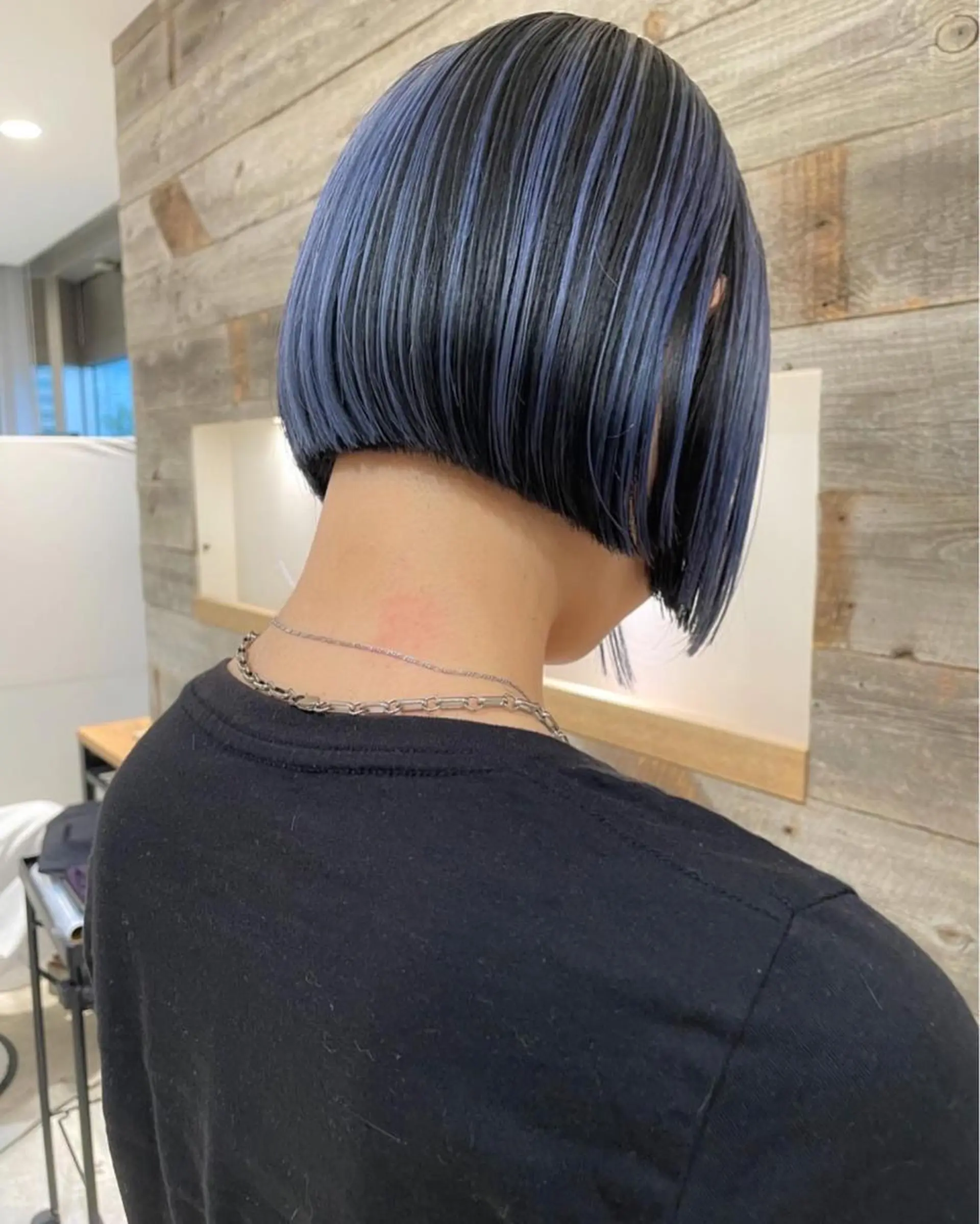 ショート カラー ブリーチ ブルーカラー ケアブリーチ デザインカラー ボブ カット ヘアカラー トリートメント Loom.所属・村上雅人 ナチュラルモードのヘアスタイル