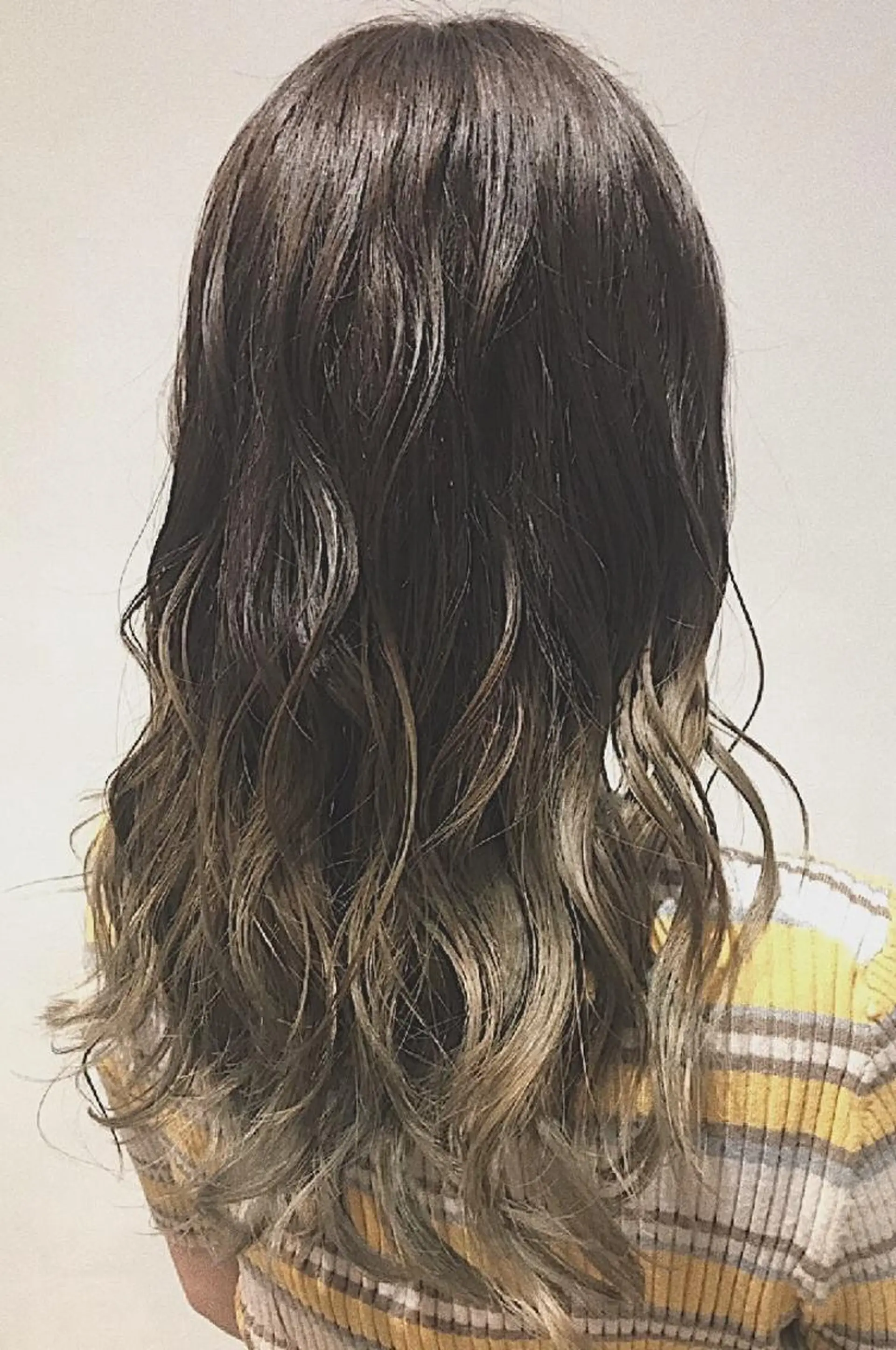 ロング カラー アッシュ グラデーションカラー Laissez Deuxのヘアスタイル