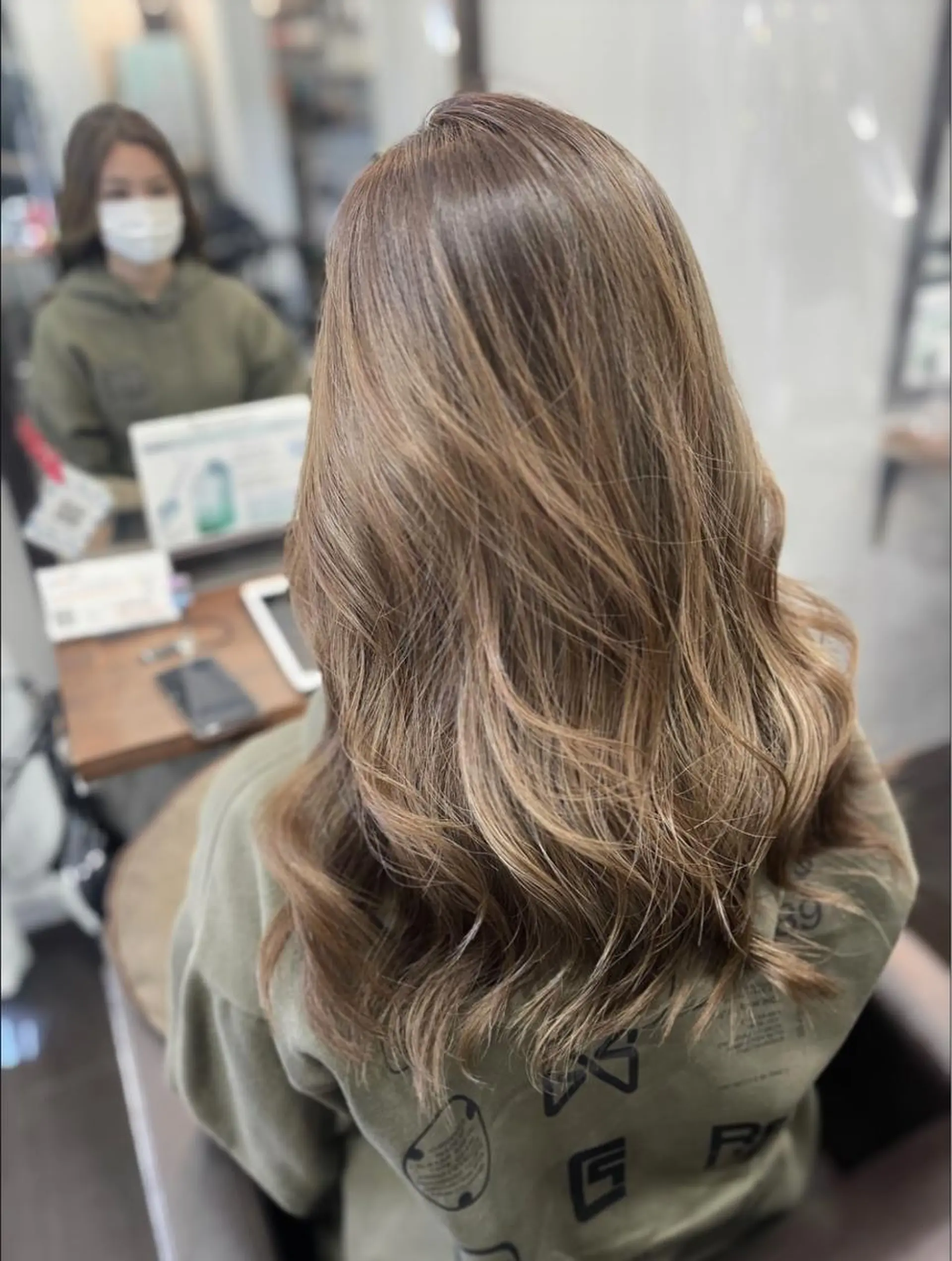 ミディアム ハイライト 難波 茜のヘアスタイル