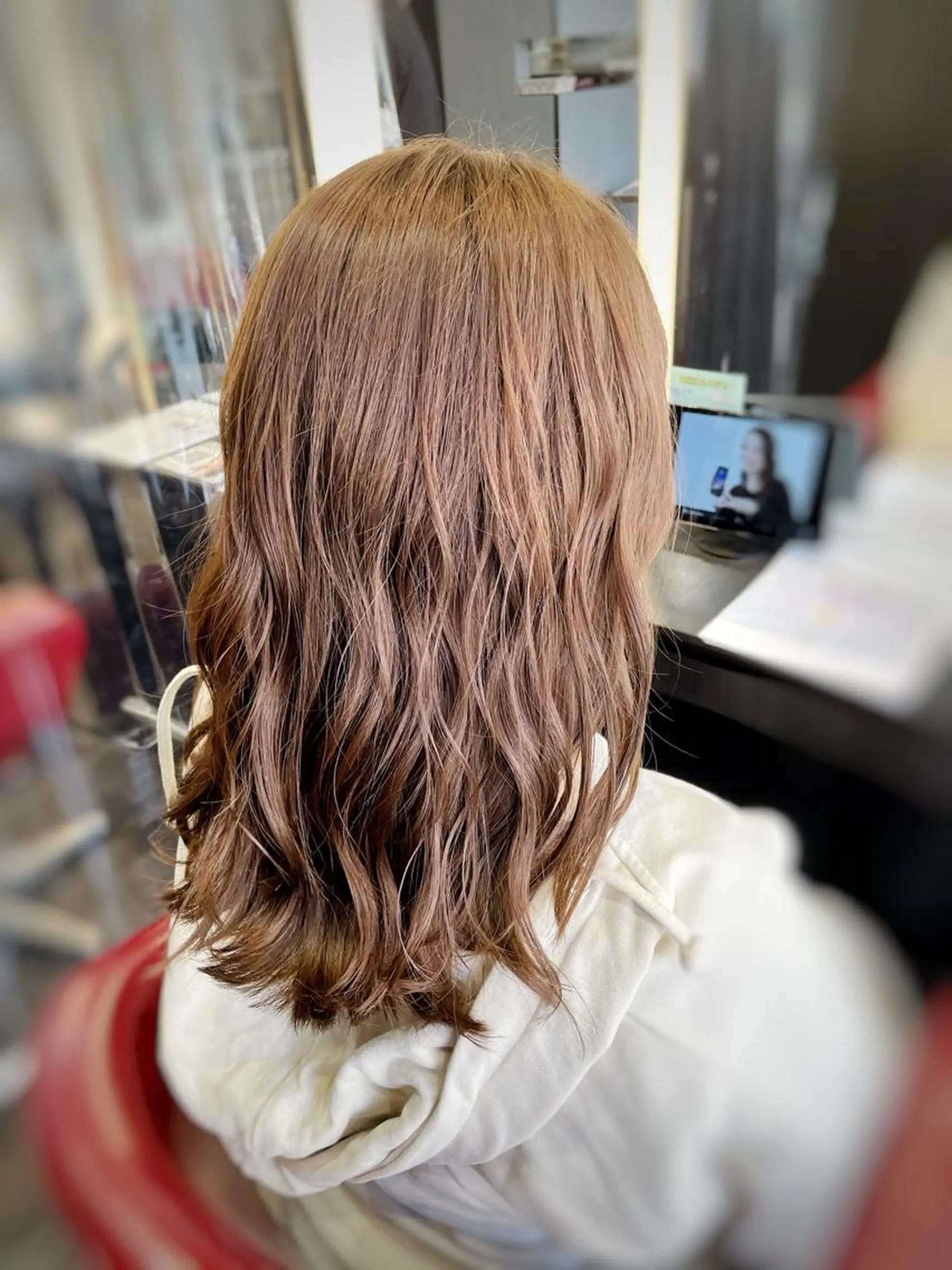 セミロング カラー ブリーチカラー✨ 駒場　笙のヘアスタイル