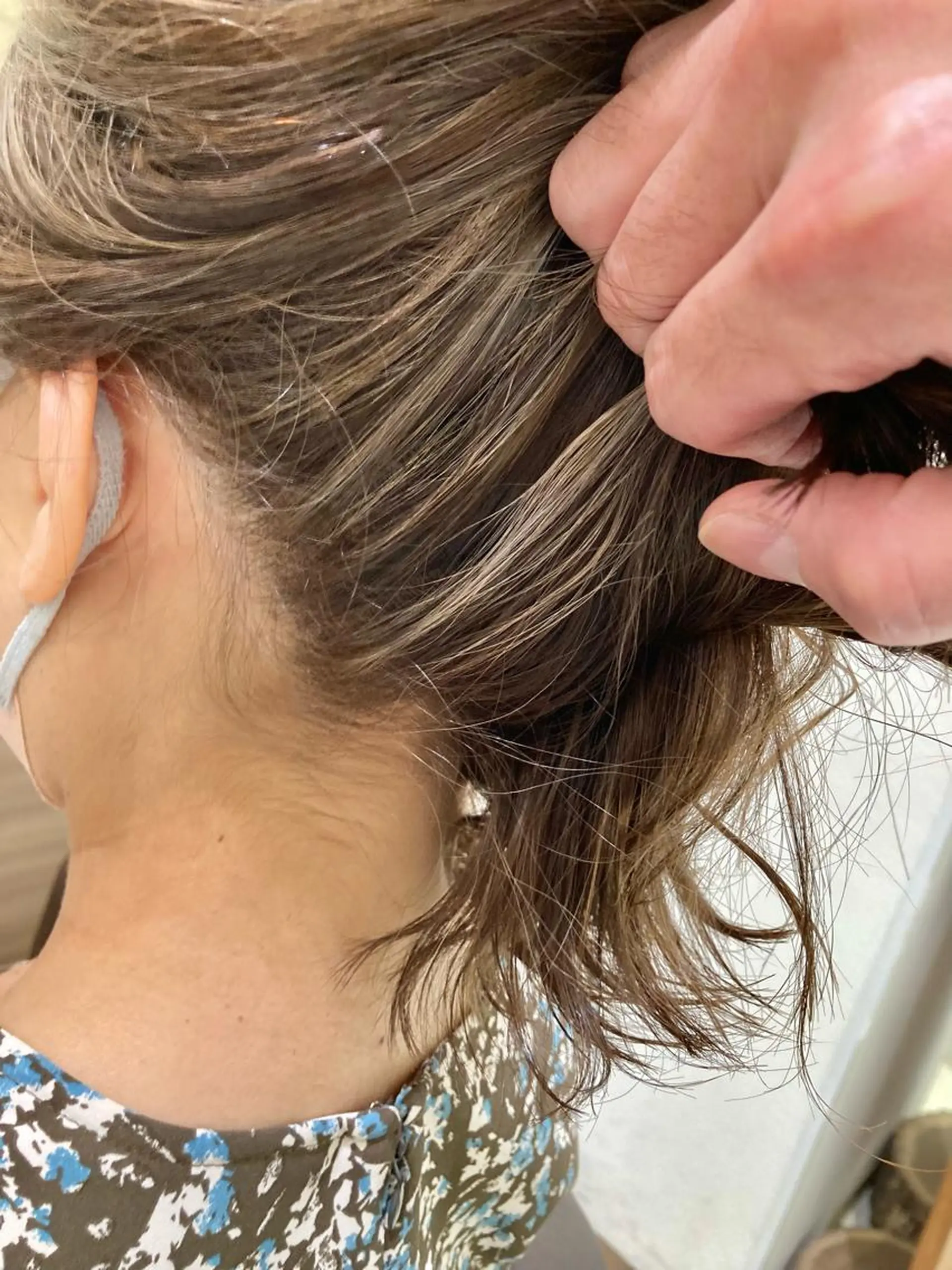 ミディアム ハイライト カット ヘアカラー 前髪縮毛矯正 高野開弦ハイトーンのヘアスタイル
