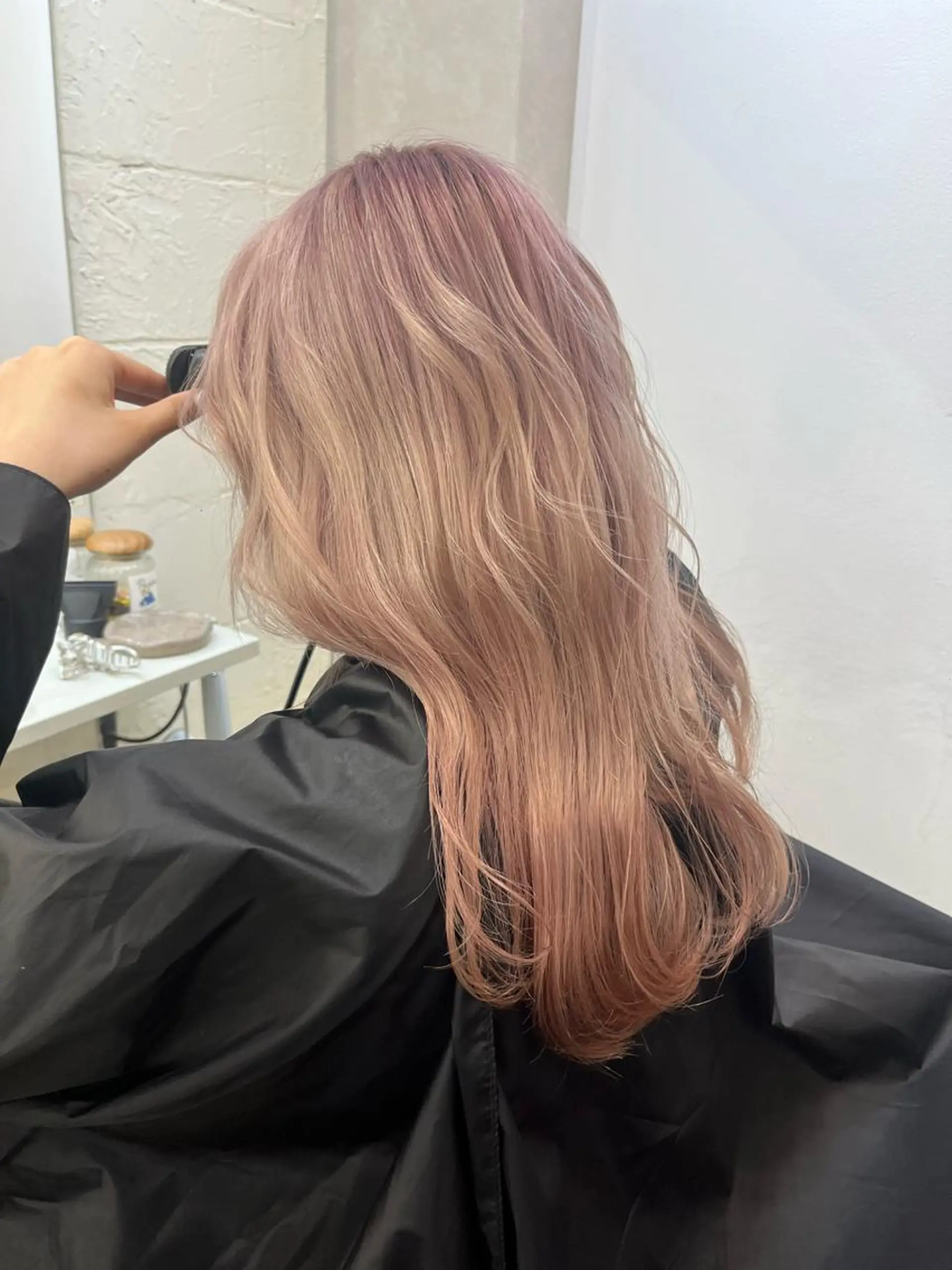 ロング カラー 渡 汐音のヘアスタイル