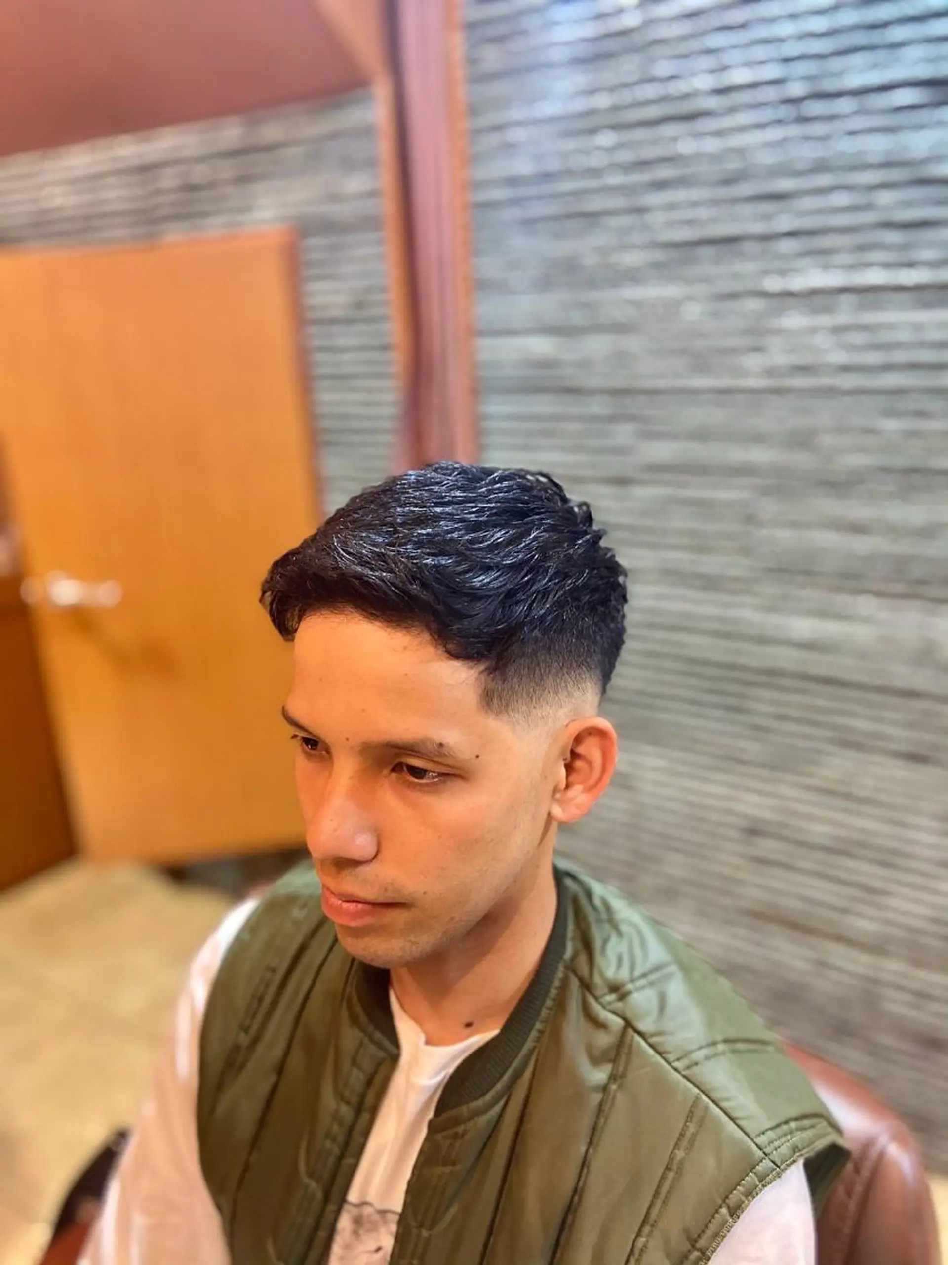 ショート パーマ メンズ フェードカット スキンフェード 砂川 すながわのヘアスタイル