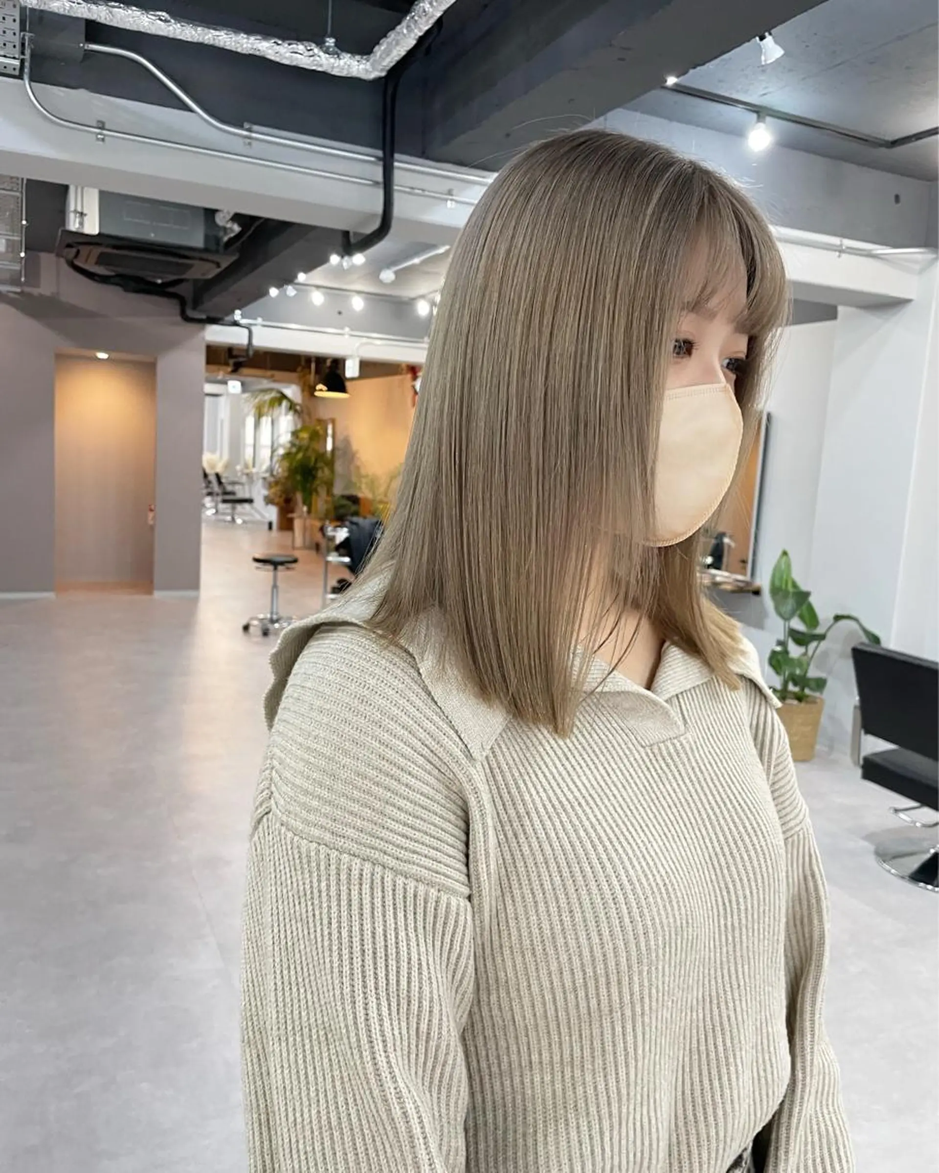 ミディアム カラー ヘアカラー ミルクティーベージュ ❤︎レイヤー　MIAのヘアスタイル