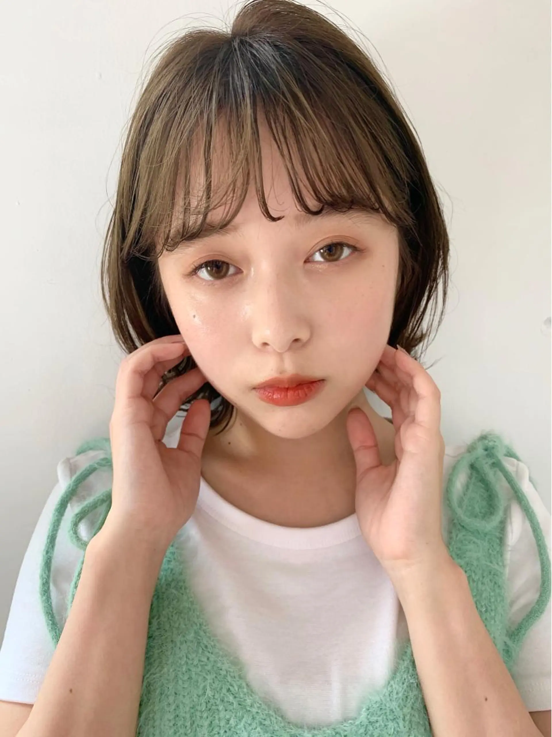 ミディアム カラー ベージュカラー ココアベージュ ボブ ヘアカラー トリートメント chama レイヤーカットのヘアスタイル