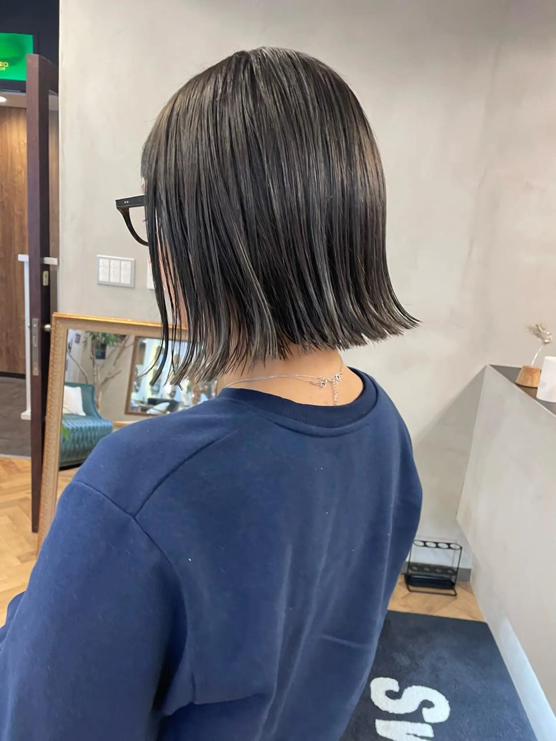 ミディアム カラー パーマ ヘアアレンジ メンズ キッズ ネイル マツエク・マツパ アイブロウ メンズブリーチ ブリーチ グレージュ 眉カラー カット ヘアカラー トリートメント tatsumi/ボブ ウルフ/レイヤーのヘアスタイル