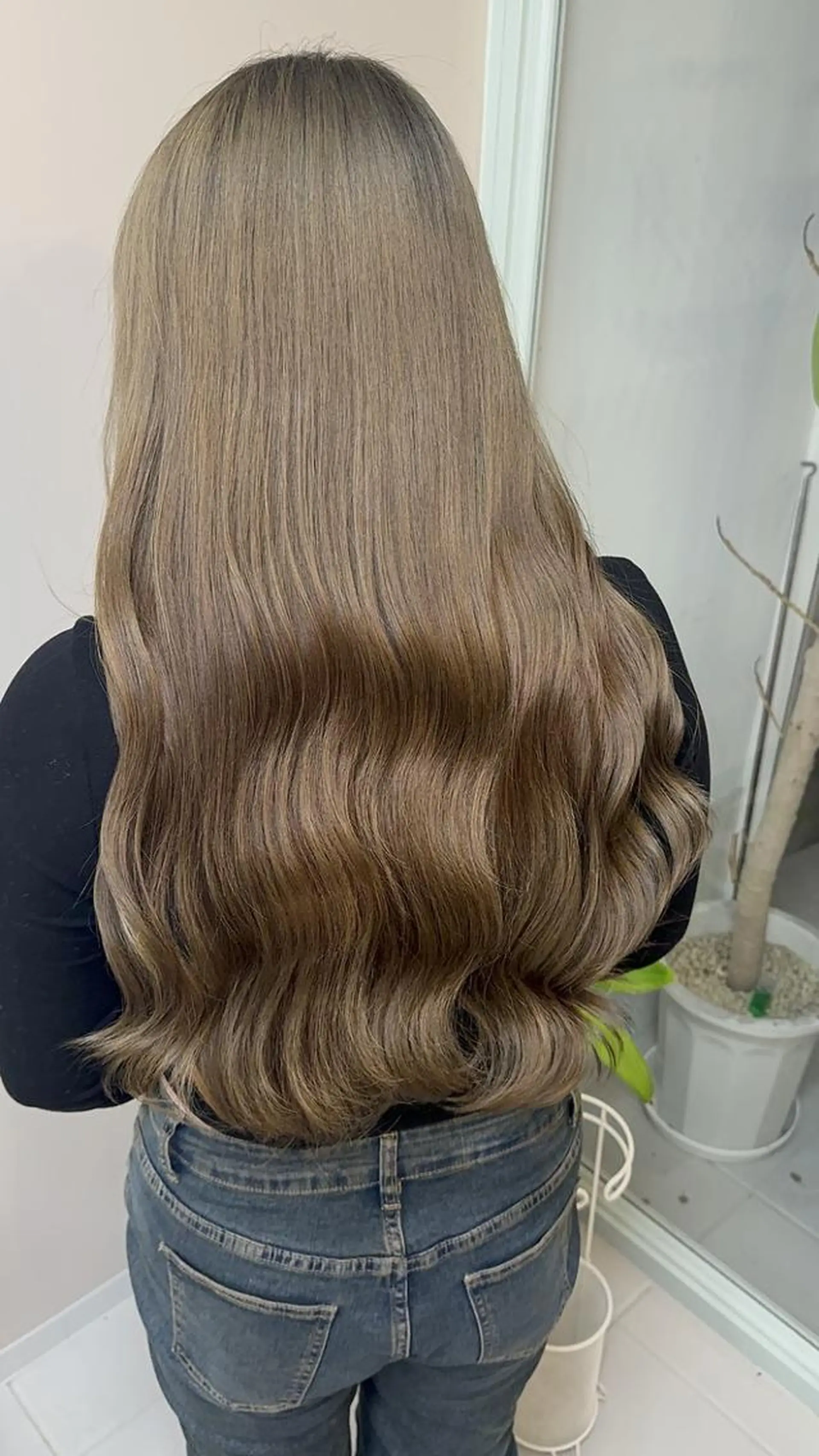 ロング パーマ カラー ベージュカラー ブリーチ 透明感カラー ダブルカラー ハイトーンカラー ヘアカラー トリートメント ブリーチ矯正💐 ミルクティー💐ナオのヘアスタイル