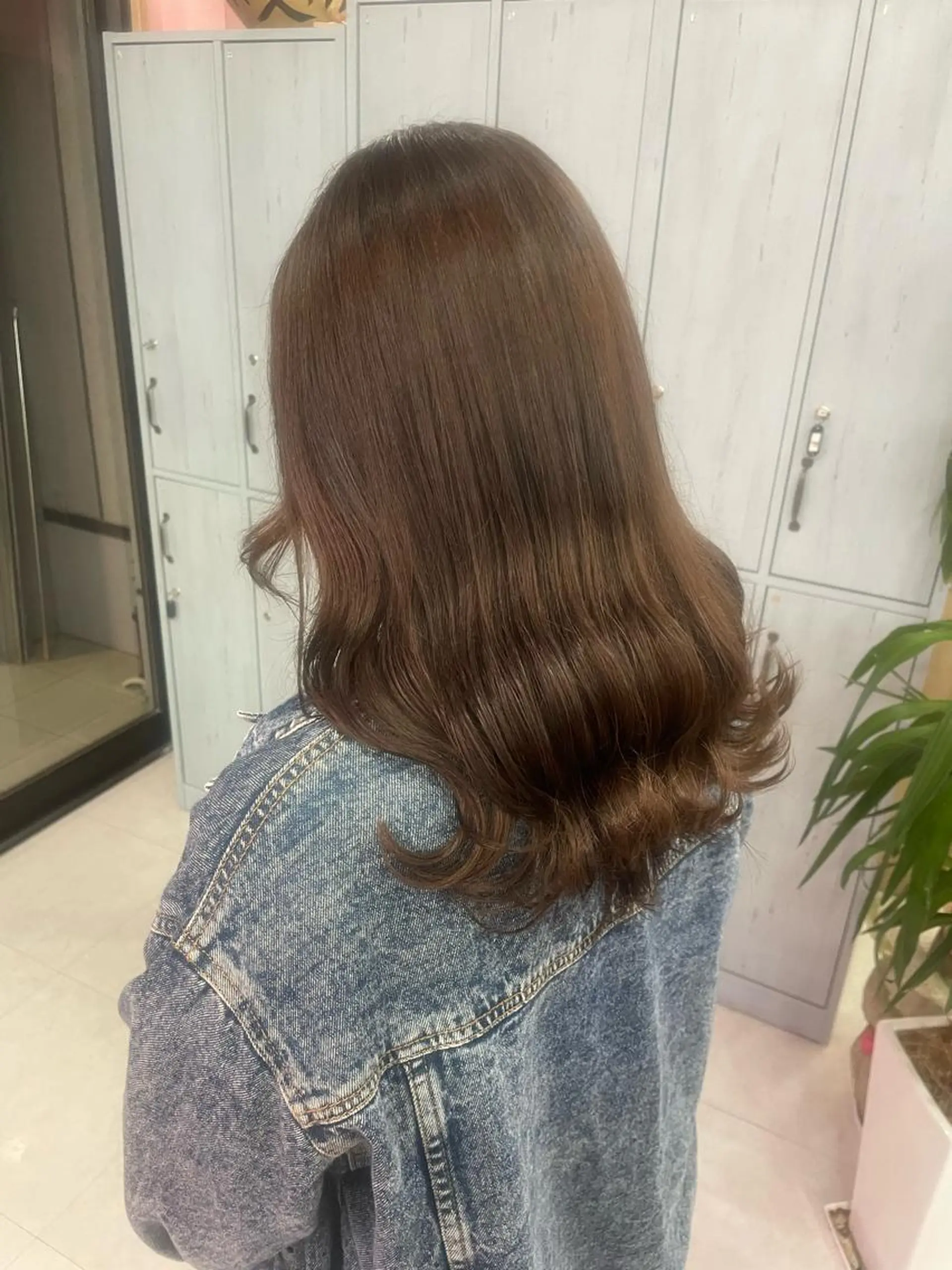 セミロング カラー アッシュ アッシュグレー アッシュグレージュ バレイヤージュ ミストバング ヘアカラー トリートメント 🌈ブリーチ特化🌈 MANATOのヘアスタイル