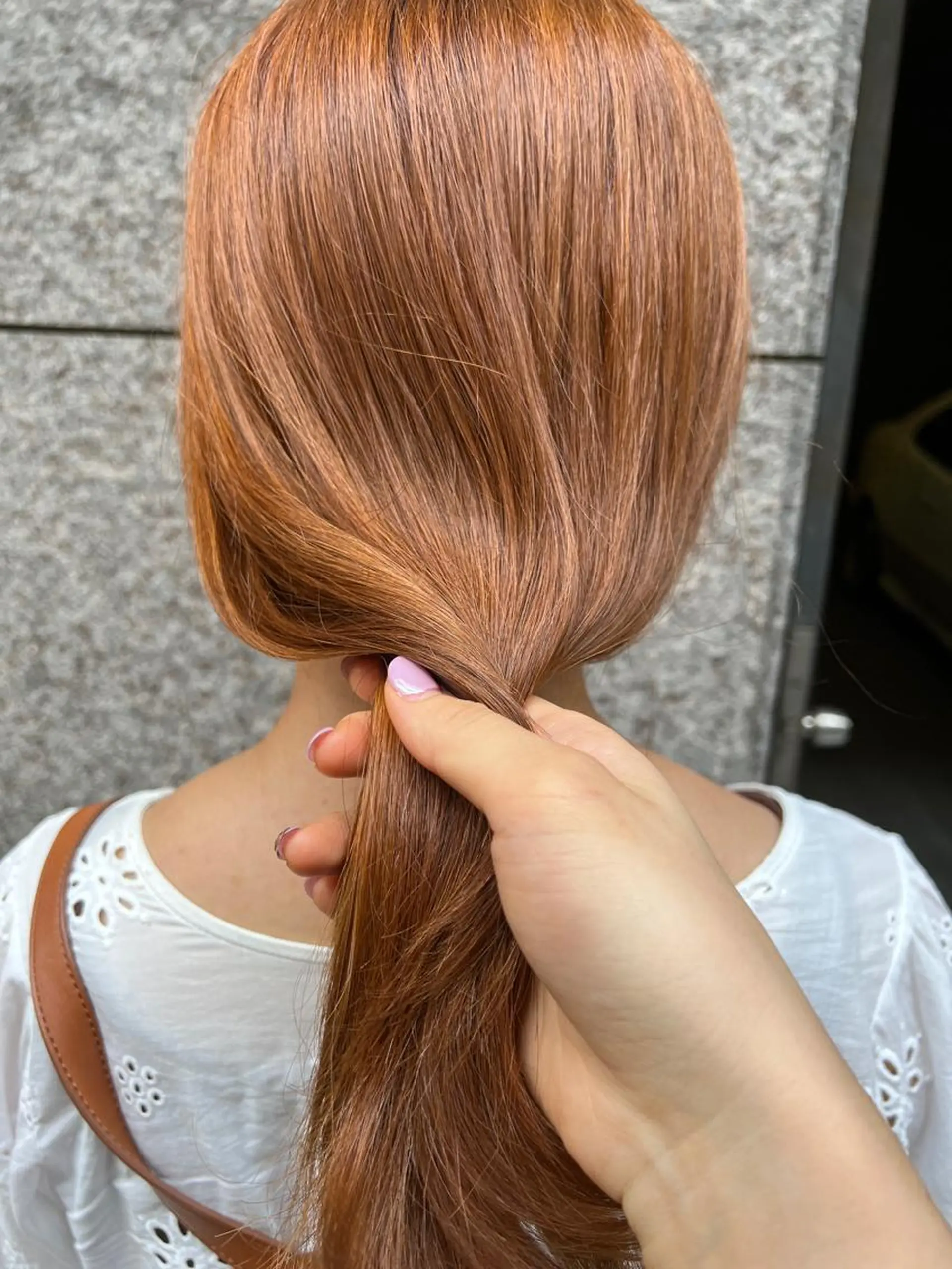 ロング カラー ブリーチ ダブルカラー ブリーチなしカラー オレンジ カット ヘアカラー トリートメント ノイシキ サキのヘアスタイル