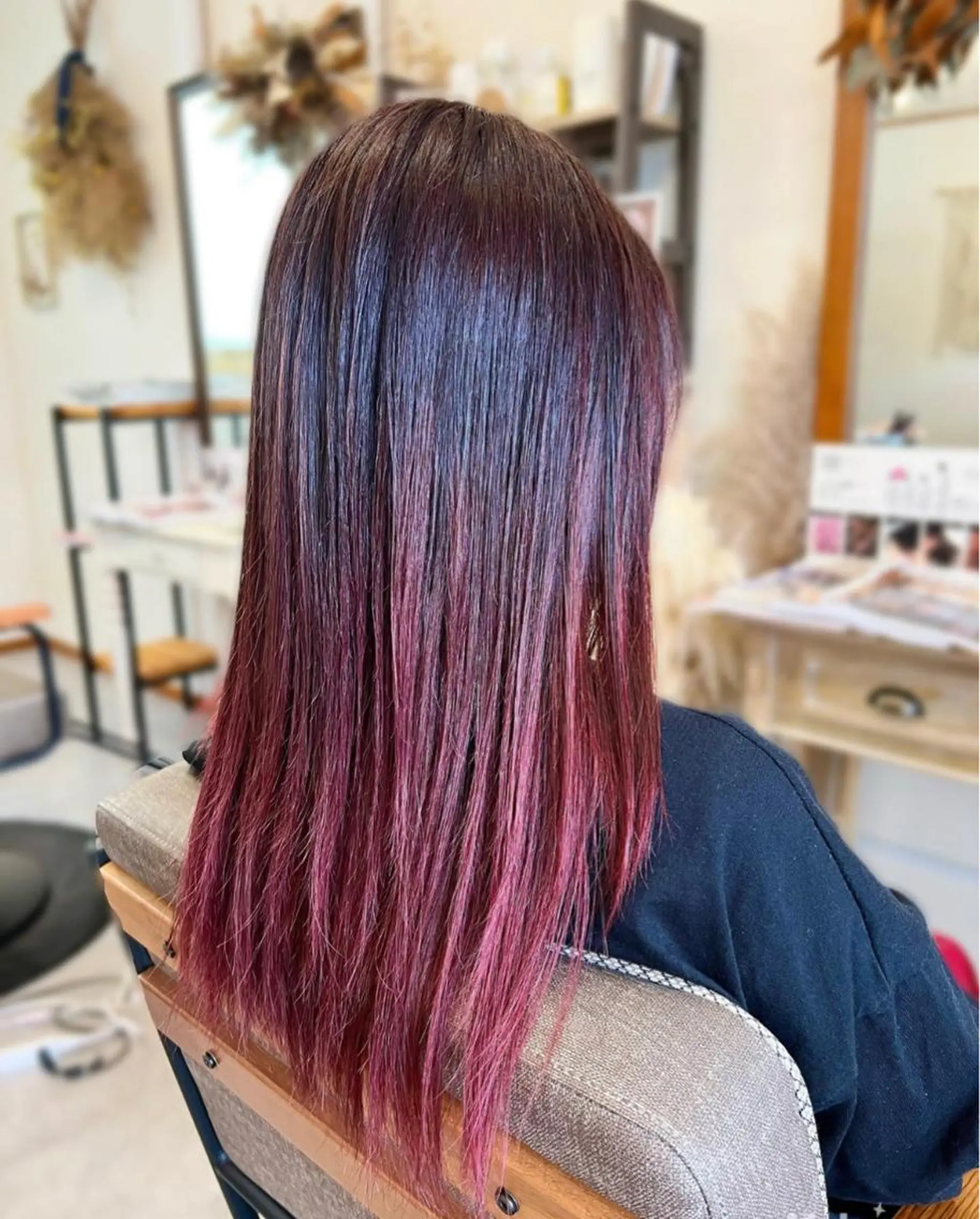 ロング カラー ボルドーカラー グラデーションカラー レッドカラー hair works raptureのヘアスタイル