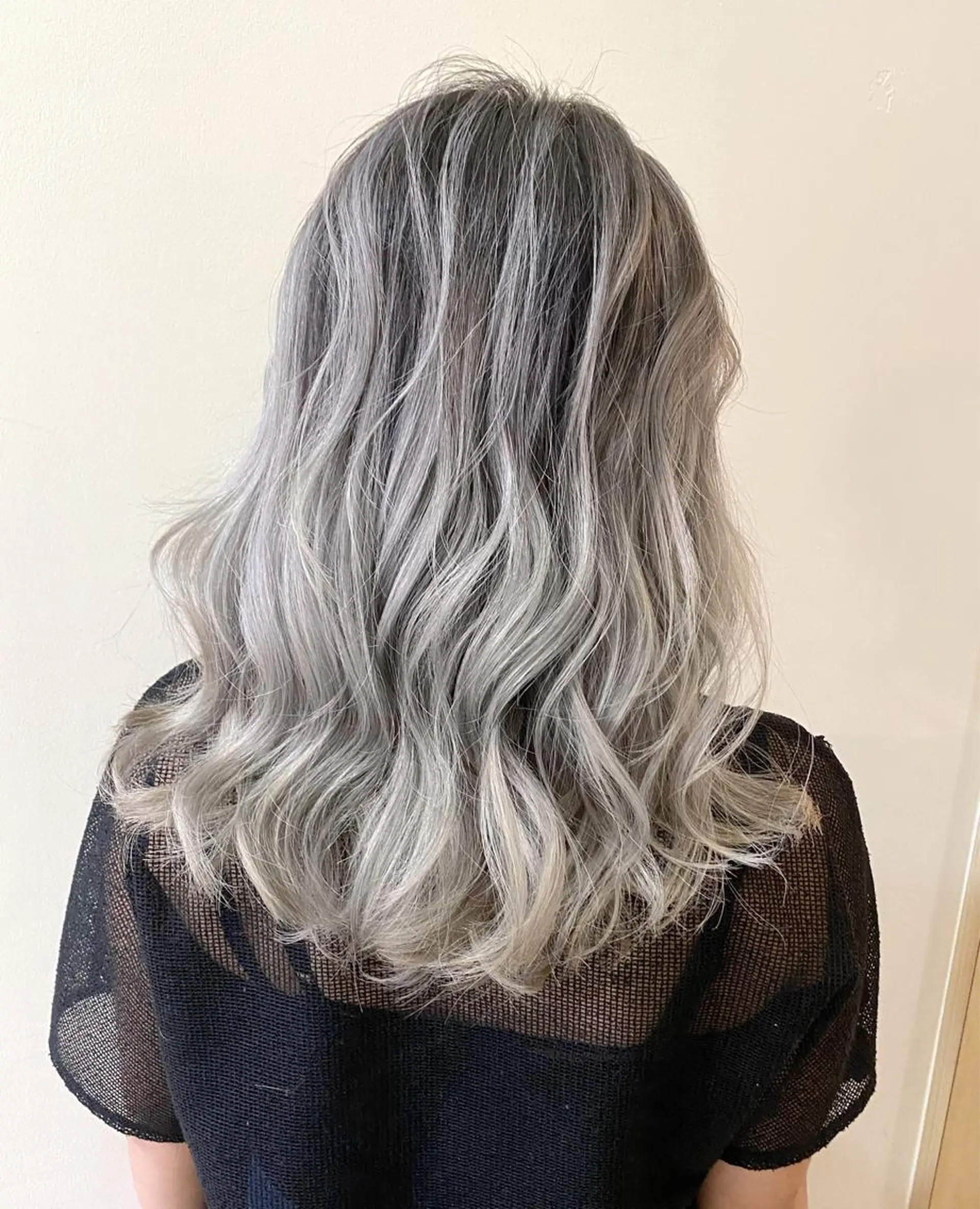ロング カラー ヘアカラー トリートメント 服部 樹季のヘアスタイル