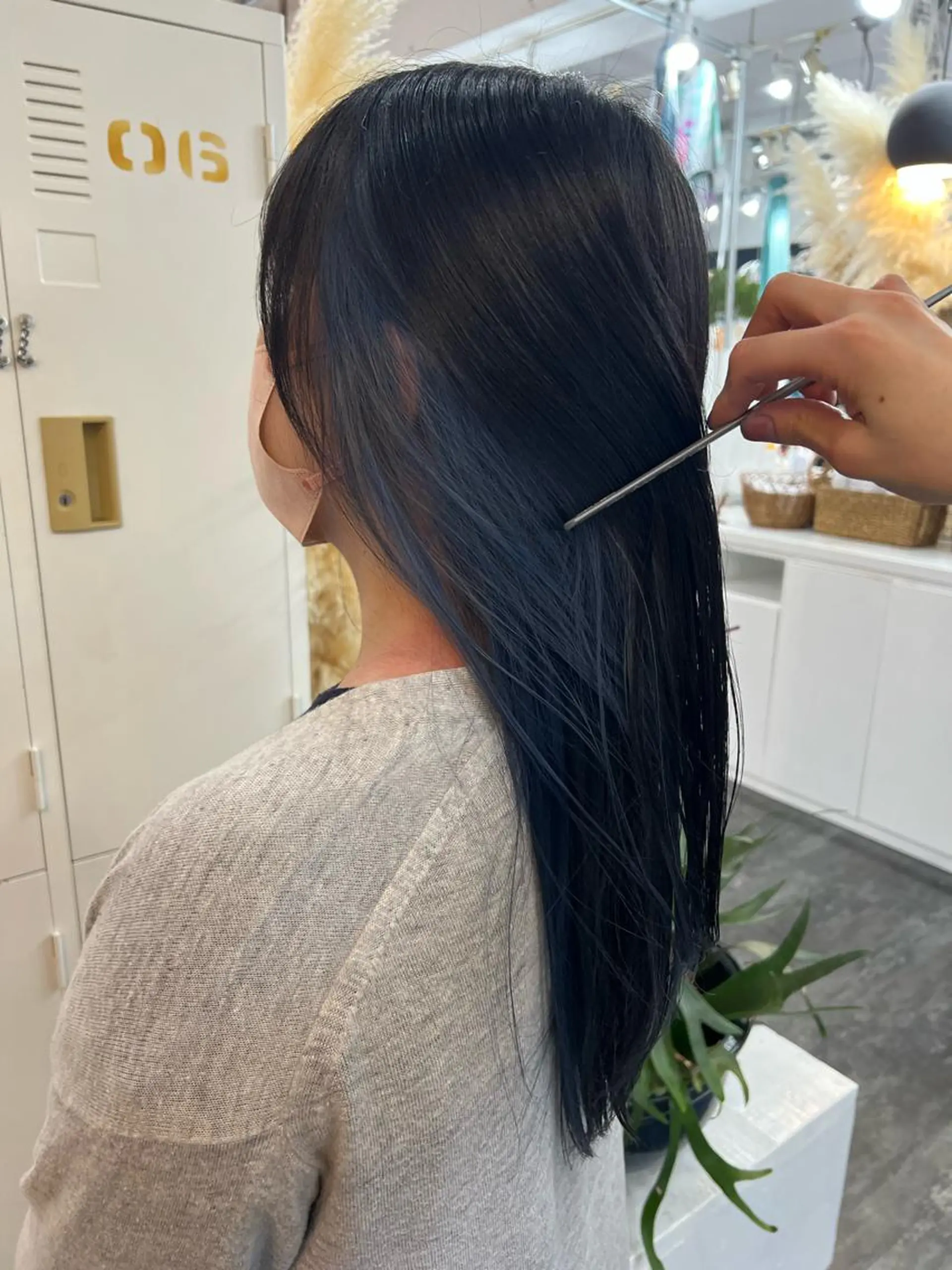 ロング カラー ブルーカラー LOMARLIE JURIAのヘアスタイル