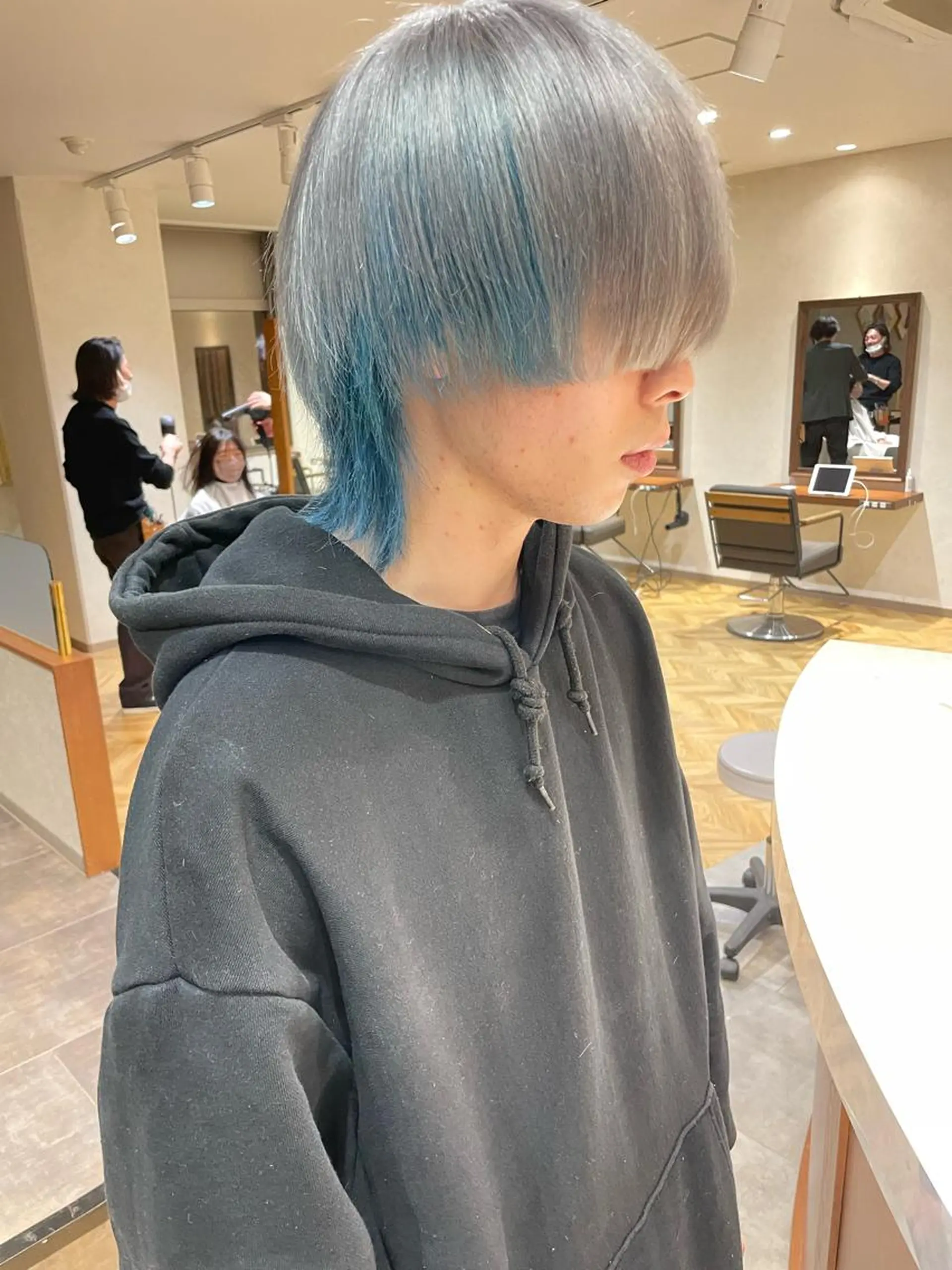 メンズ ViVIE所属・VIVIE天神 ブリーチのヘアスタイル