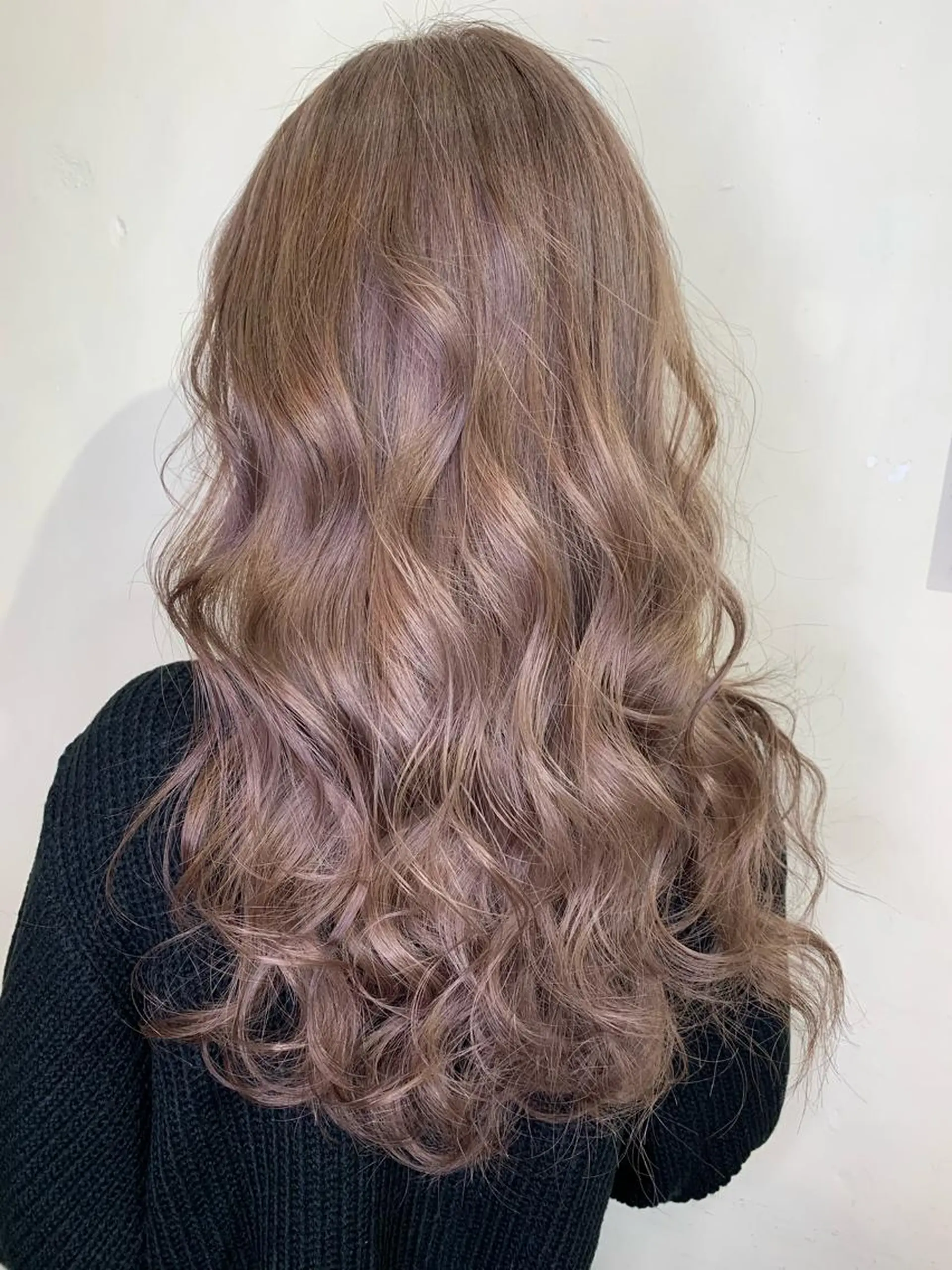 ロング カラー アッシュ ベージュカラー ブリーチ ヘアカラー サロウィン千葉所属・サロウィン千葉店 Toshikiのヘアスタイル