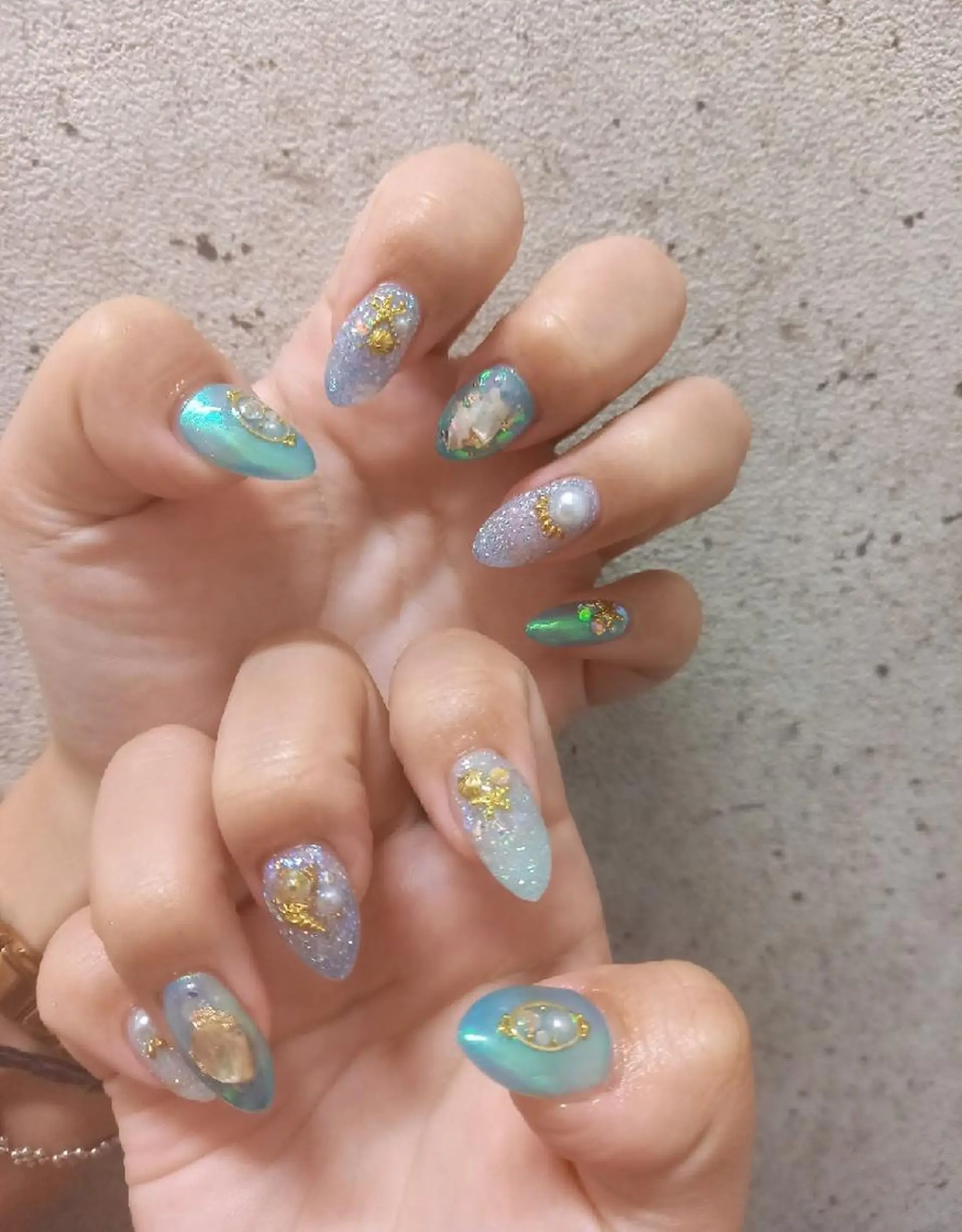 ネイル オーロラネイル キラキラネイル ヘアメイクネイリスト 💄💅hidemiのネイルデザイン