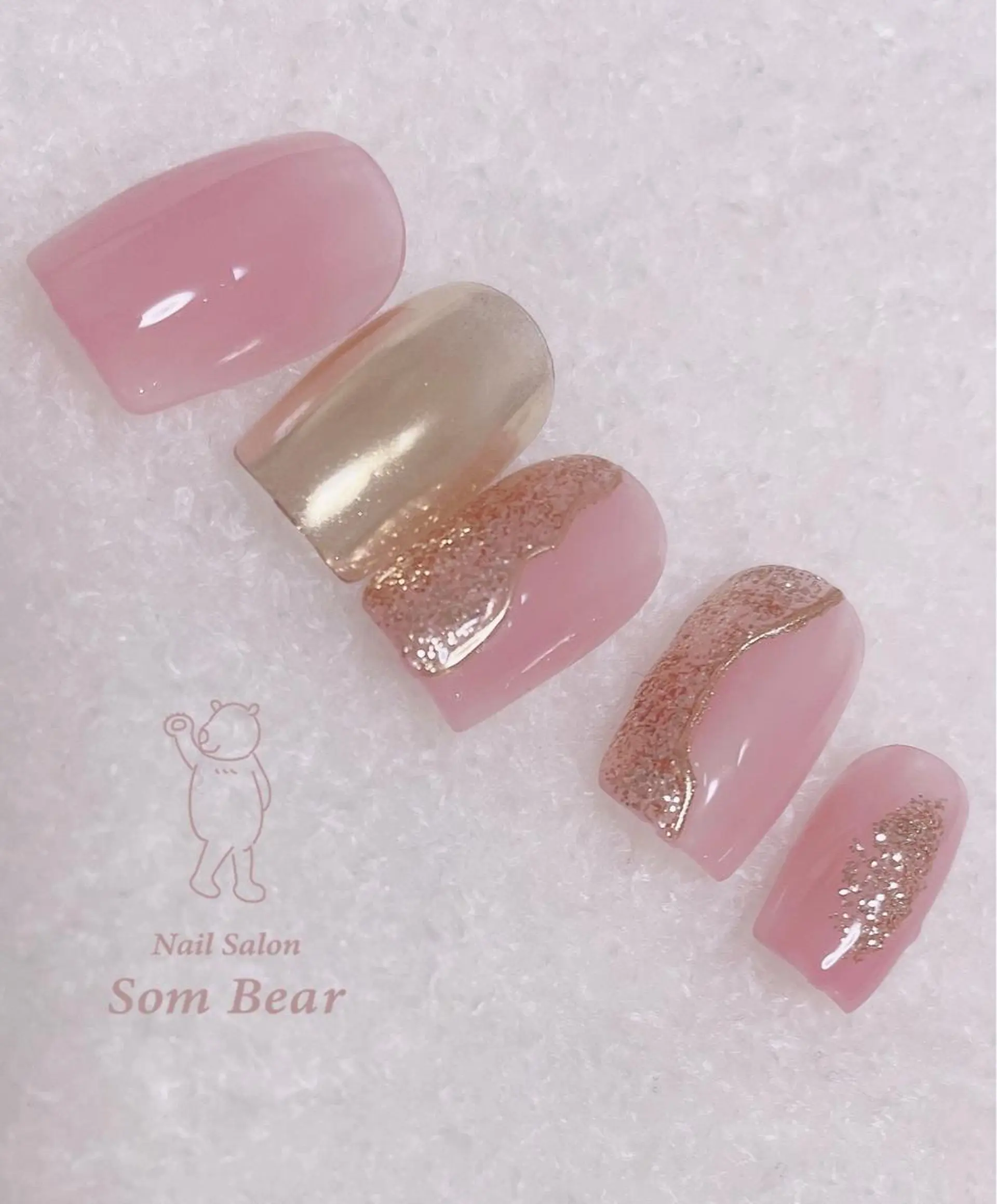 ネイル フレンチネイル ゴージャス グラデーション ニュアンスネイル ワンカラーネイル Som Bear所属・nail salon Som Bear🧸のネイルデザイン